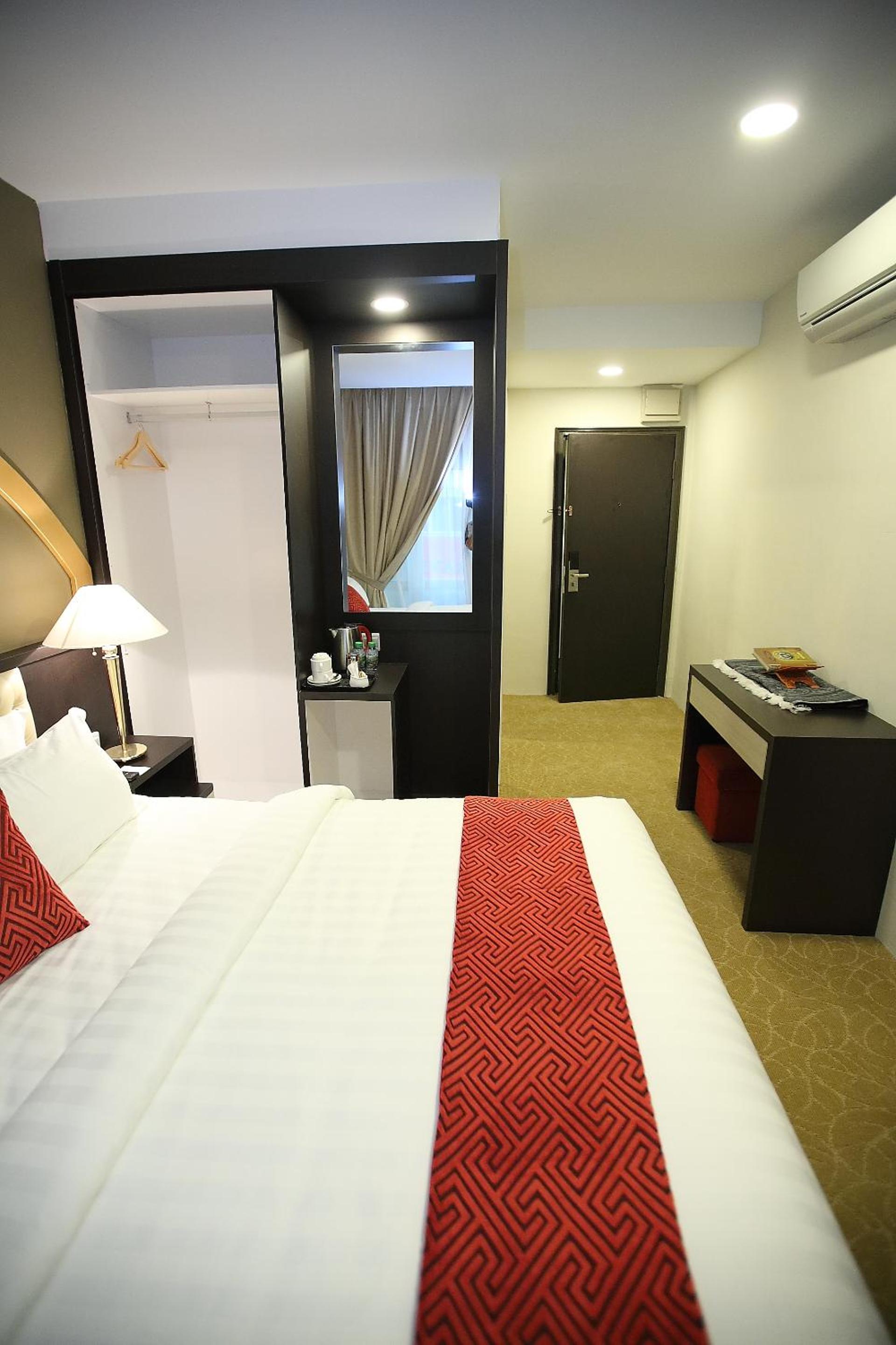 Standard King Room - Photo 3