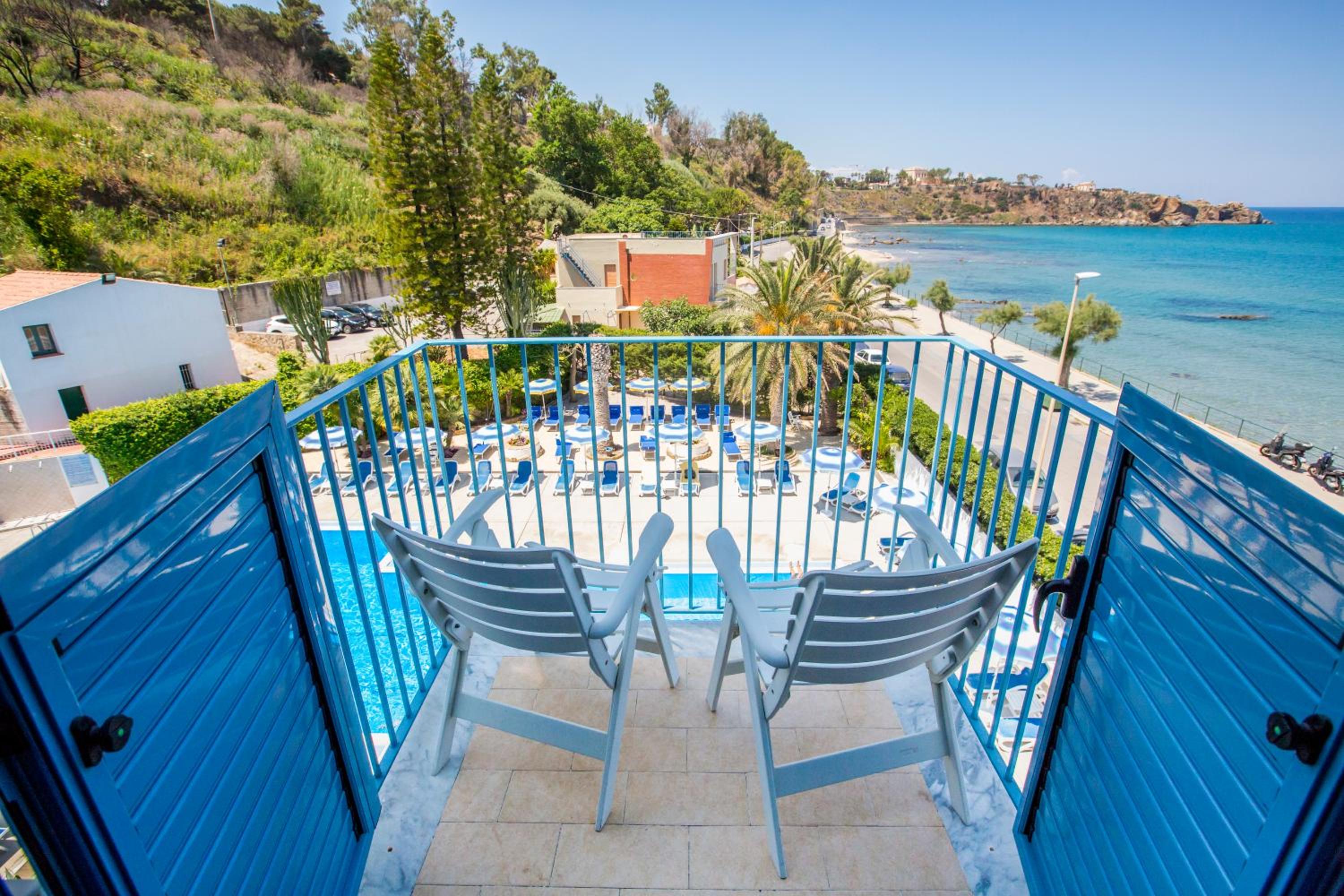 Room with Balcony and Pool View - Photo 4