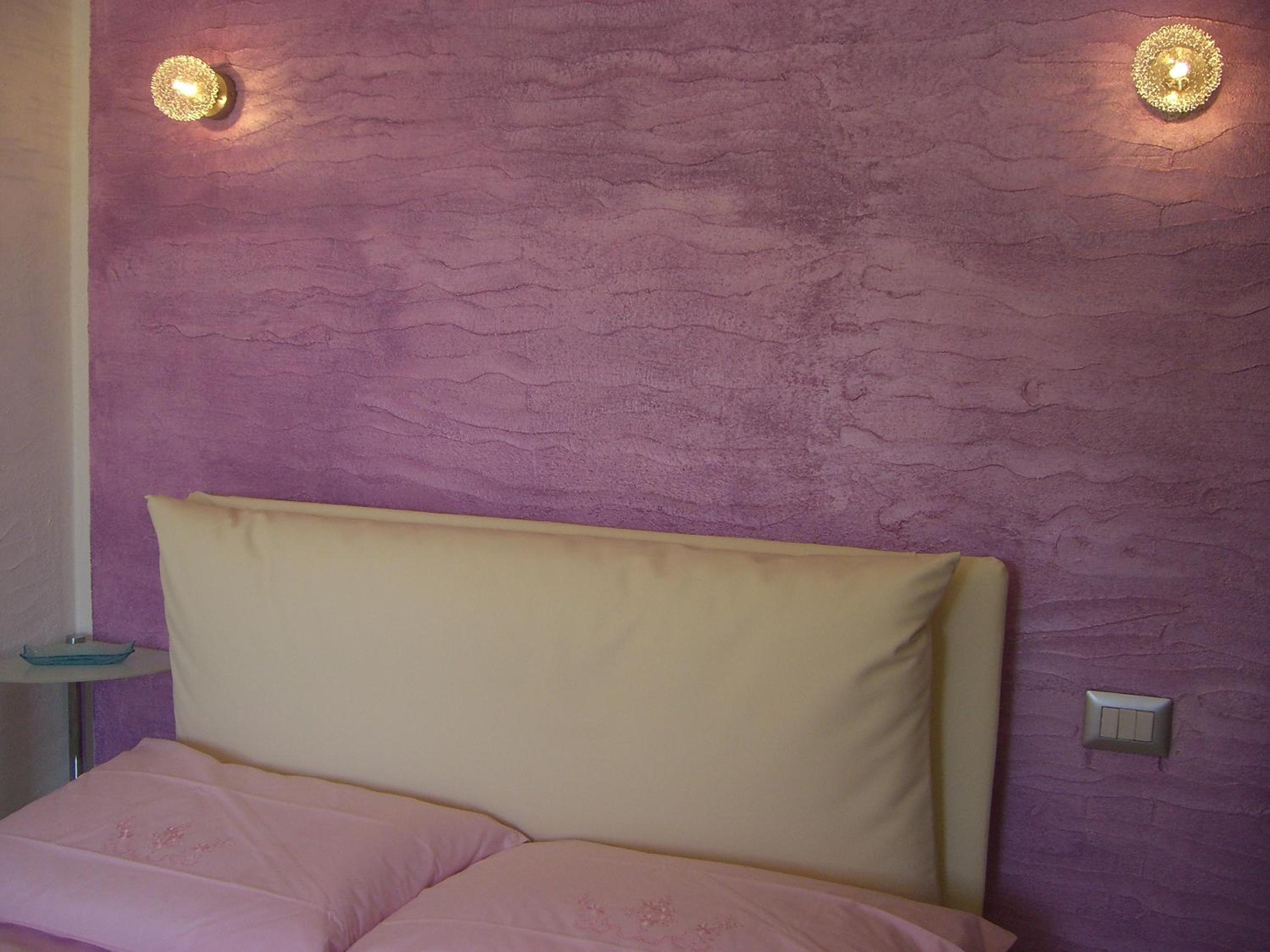 King Room with Roll-In Shower - Disability Access