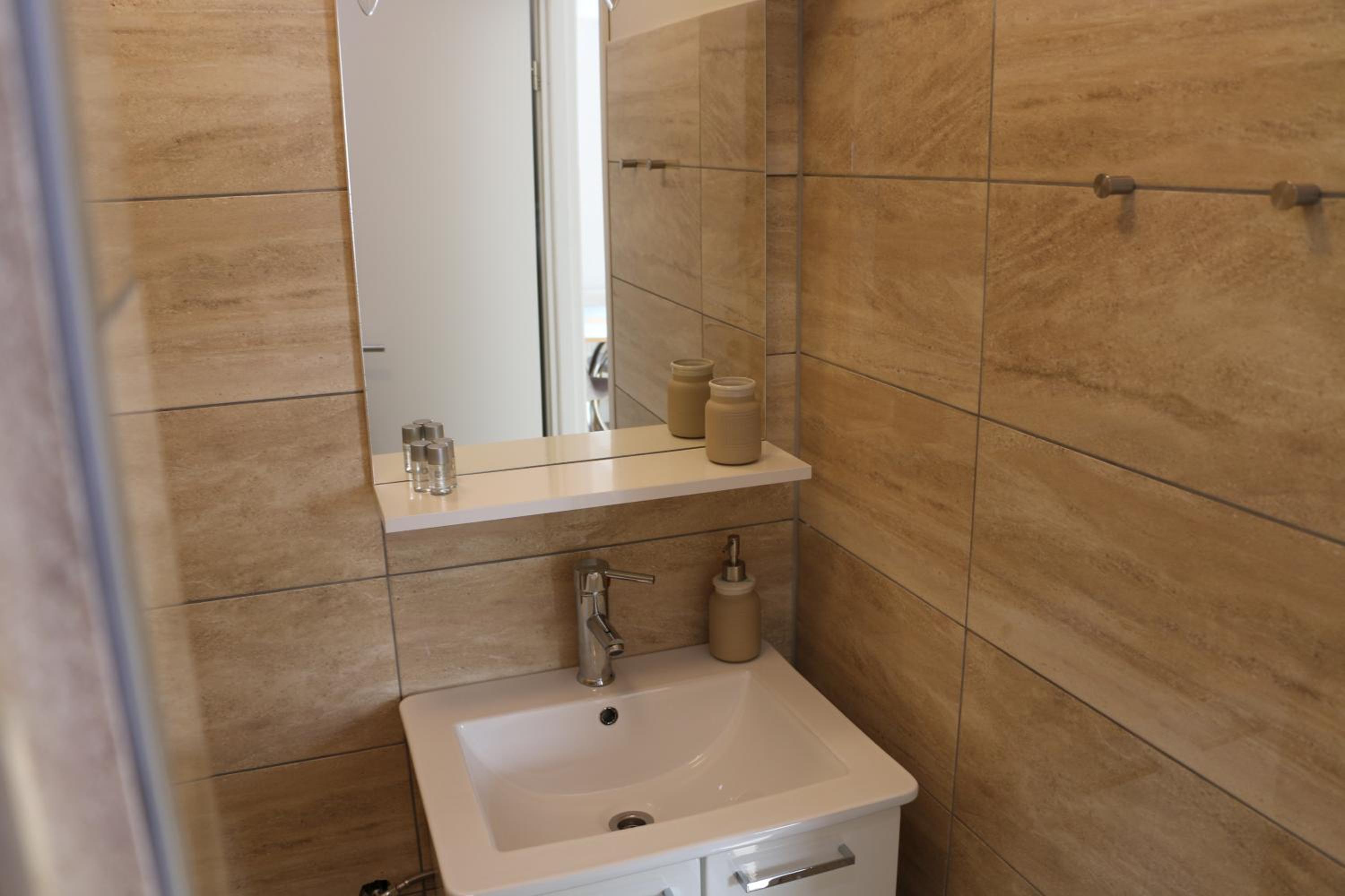 Studio Apartment - Photo 4
