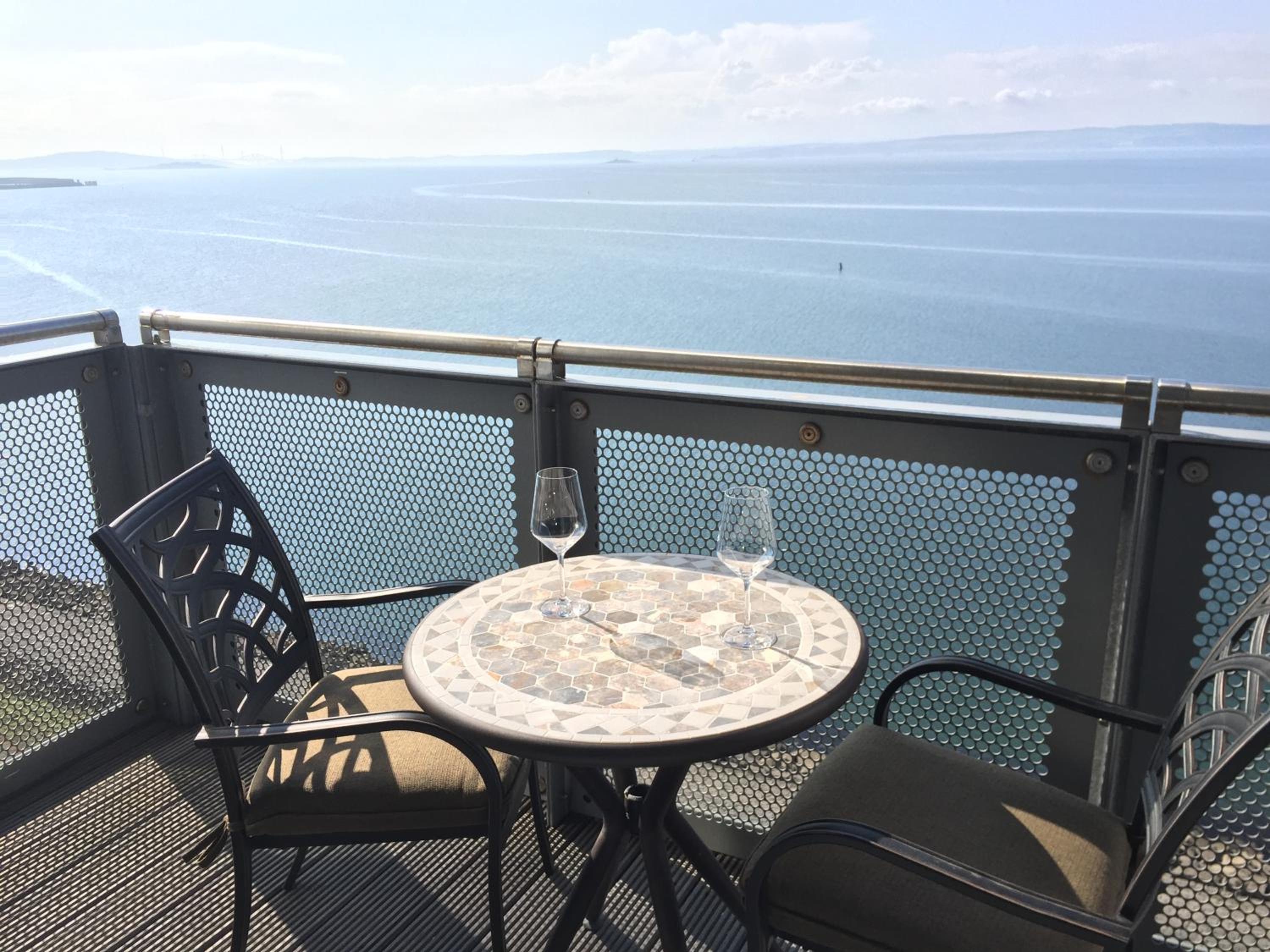 Luxury Apartment with Sea View and Balcony - Photo 49
