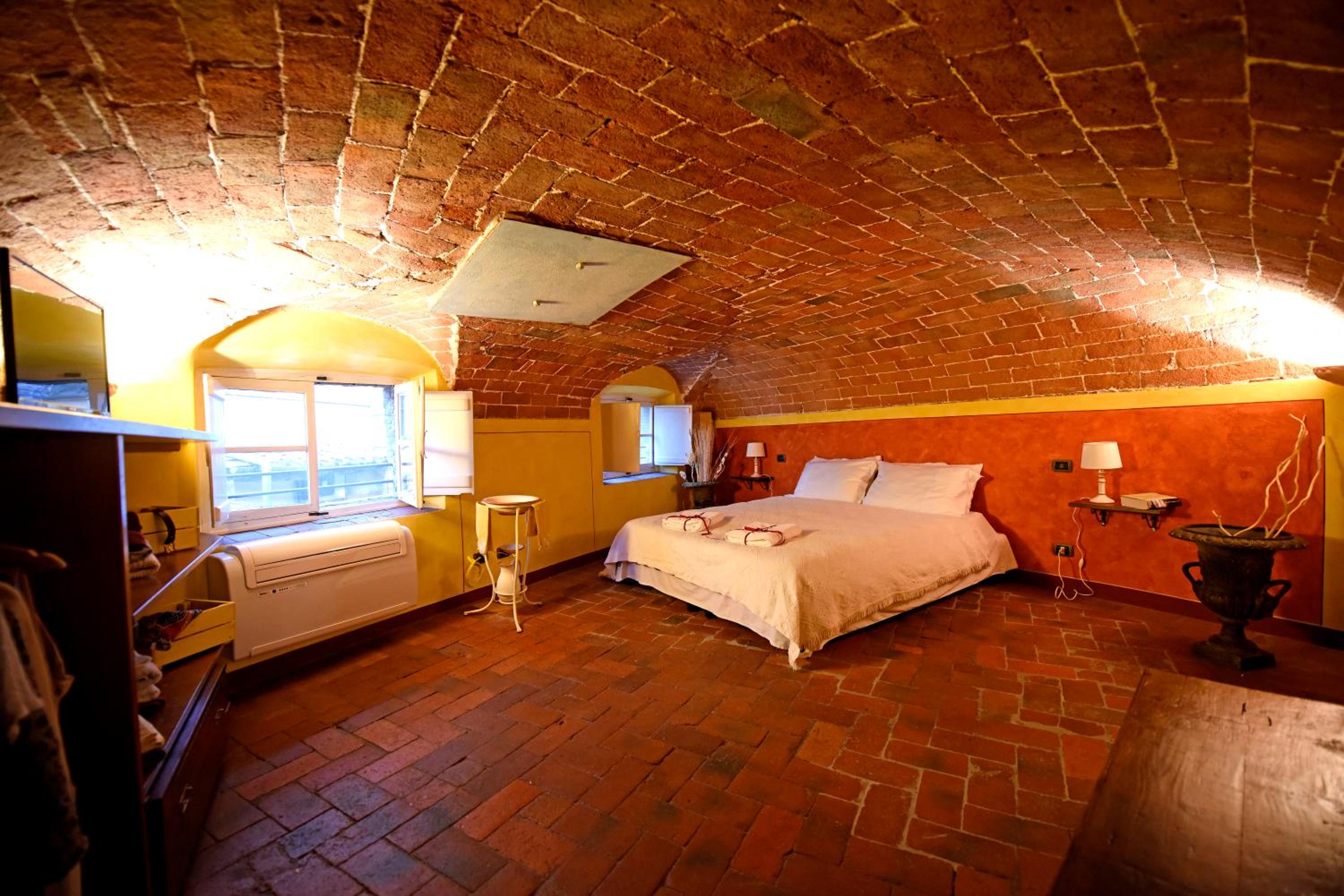 Apartment - Photo 32