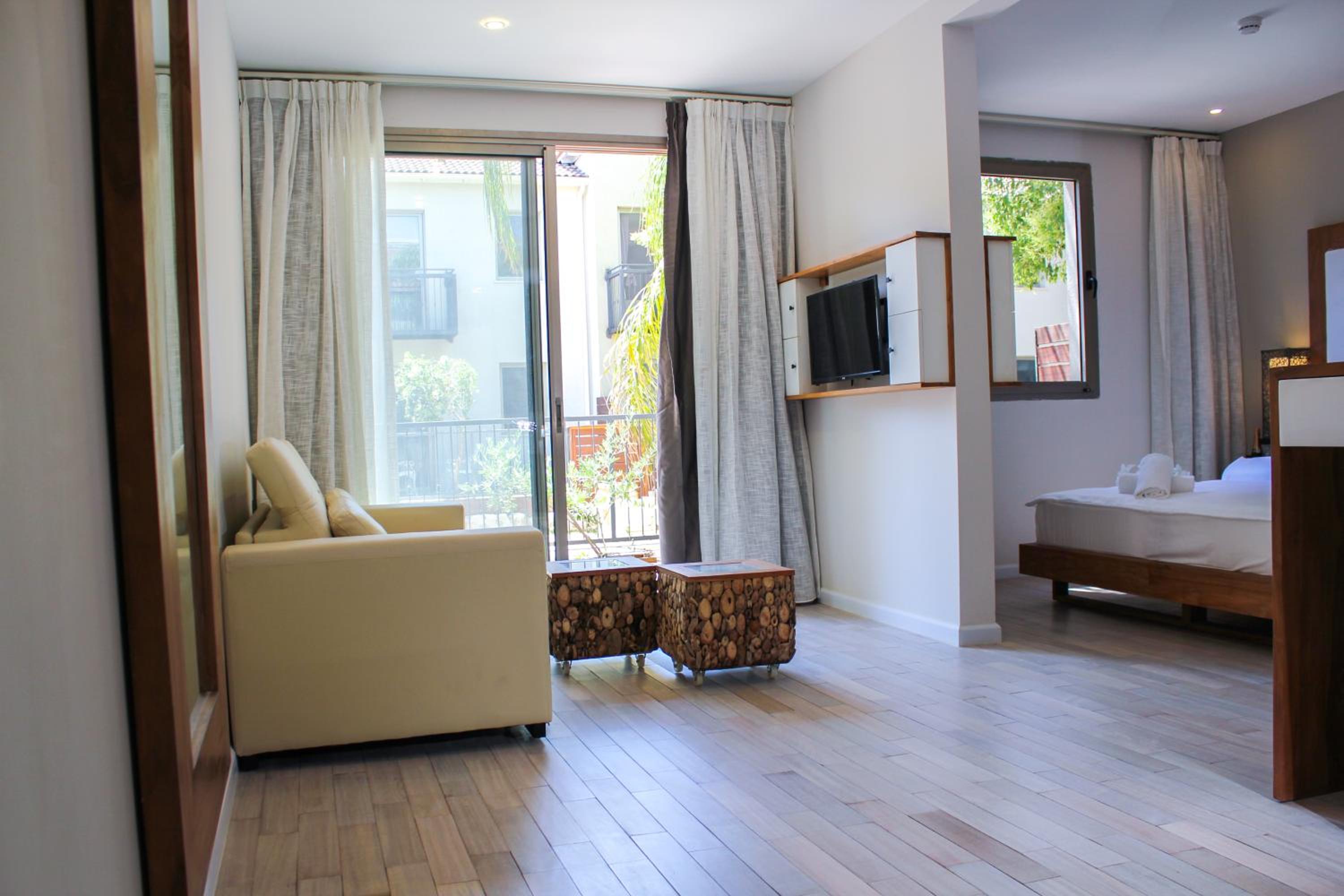 Patio Suite - Photo 1