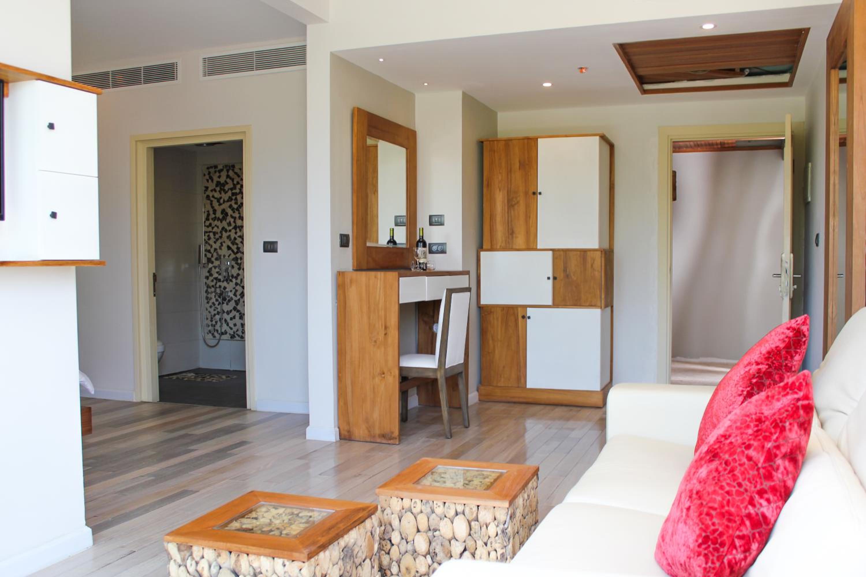 Suite - Photo 7