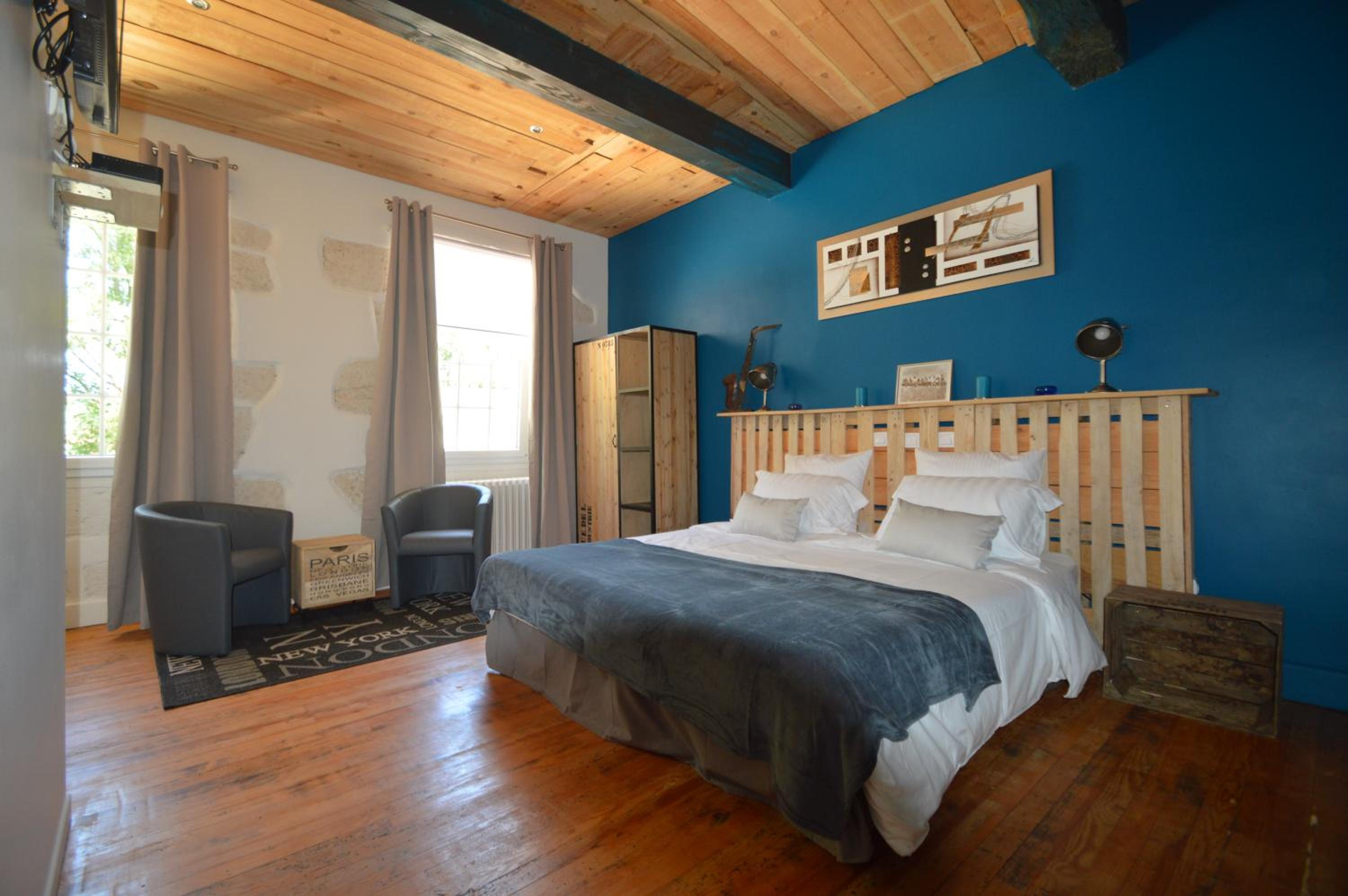 Standard King Room photo 2