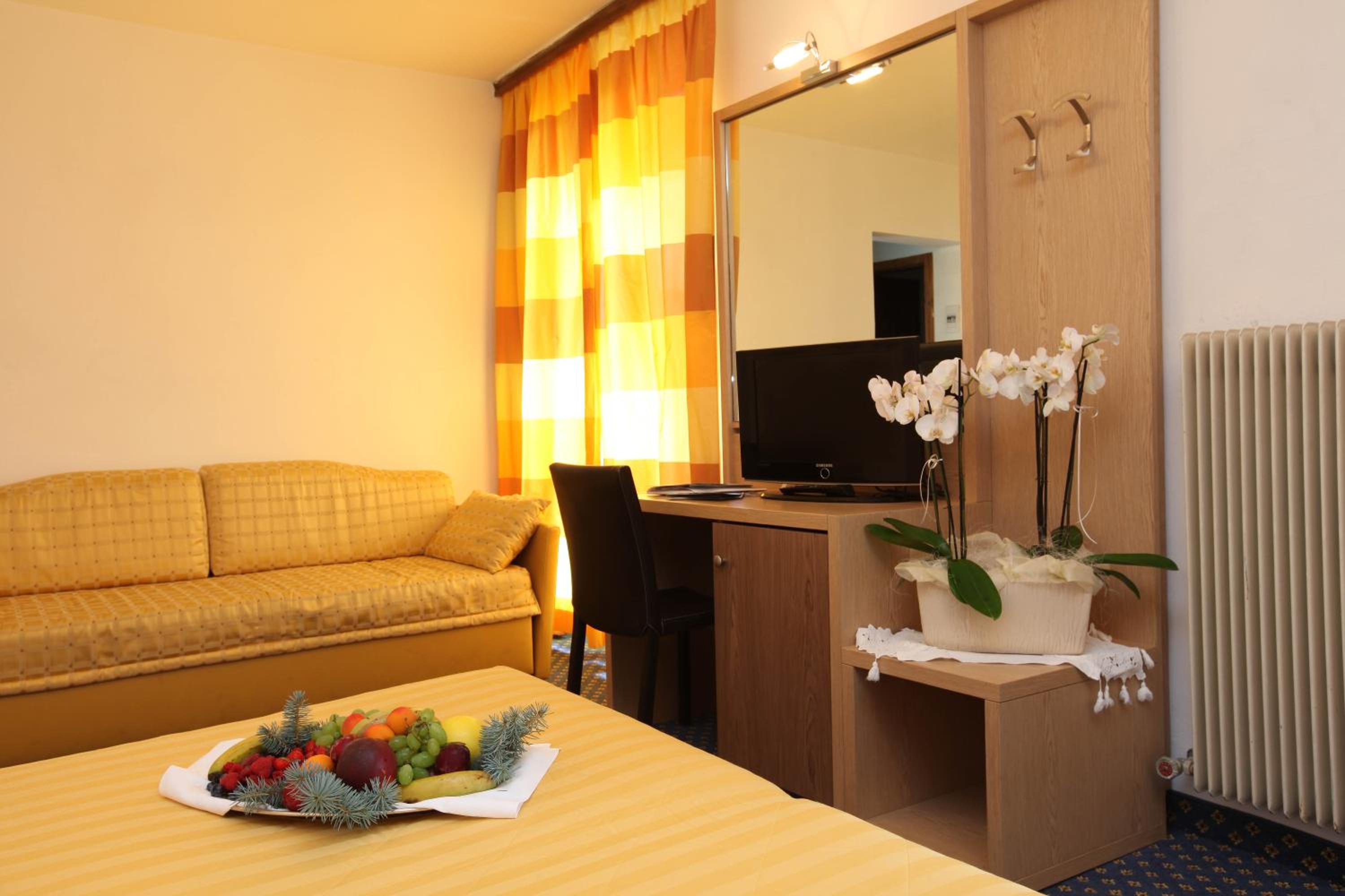 Double or Twin Room with Balcony photo 2