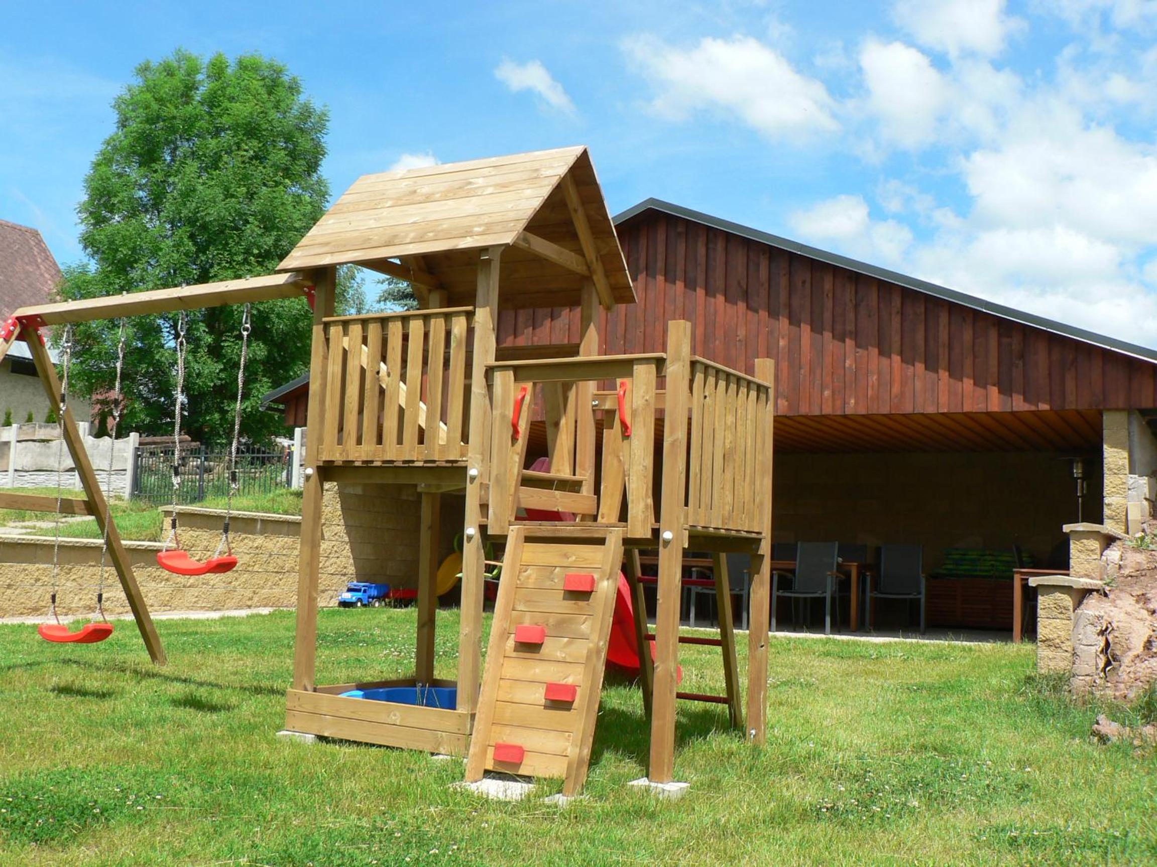 Family Studio 3 - Photo 28