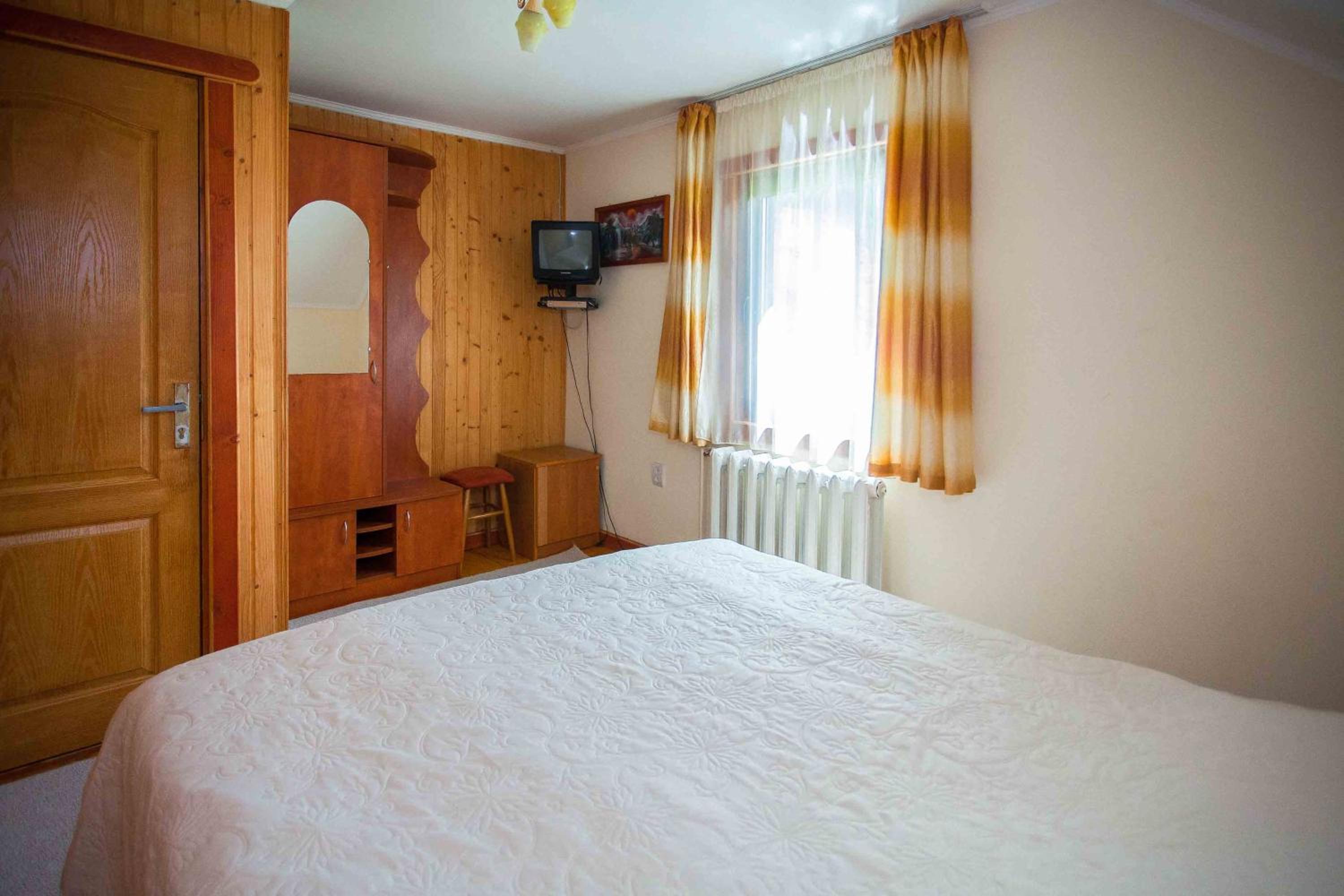 Double Room with Shared Bathroom photo 1