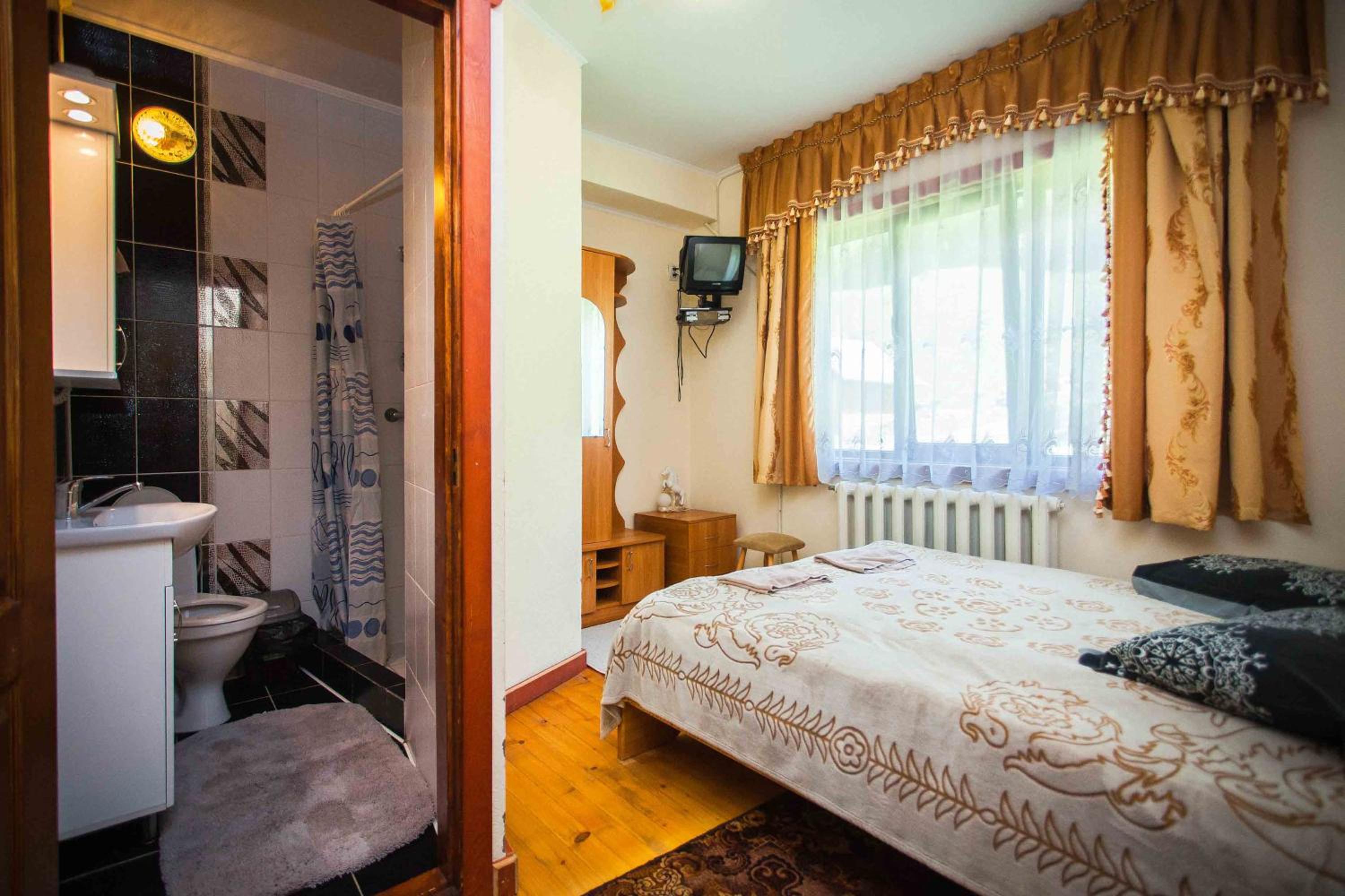 Double Room with Private Bathroom photo 1