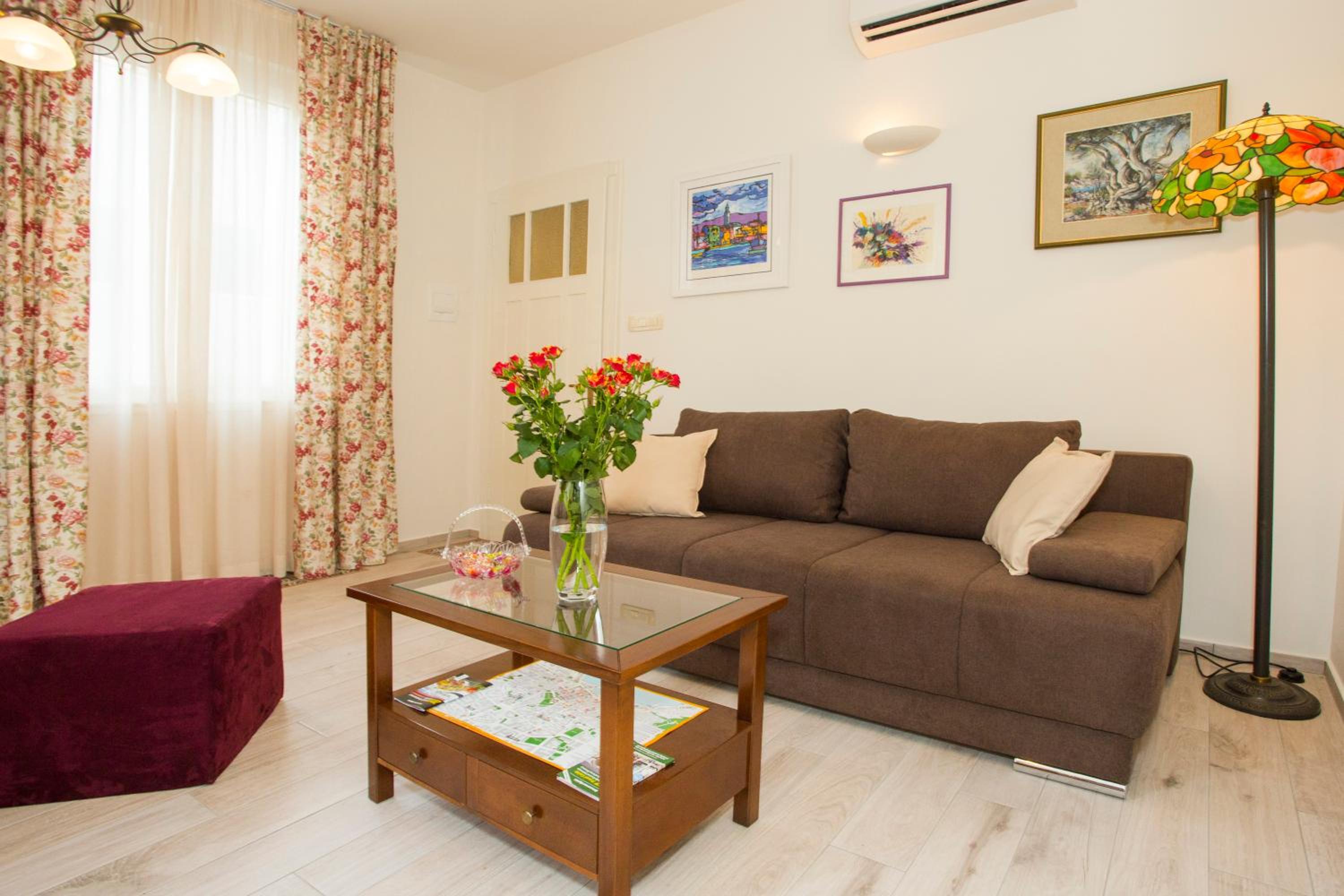 Apartment with Garden View