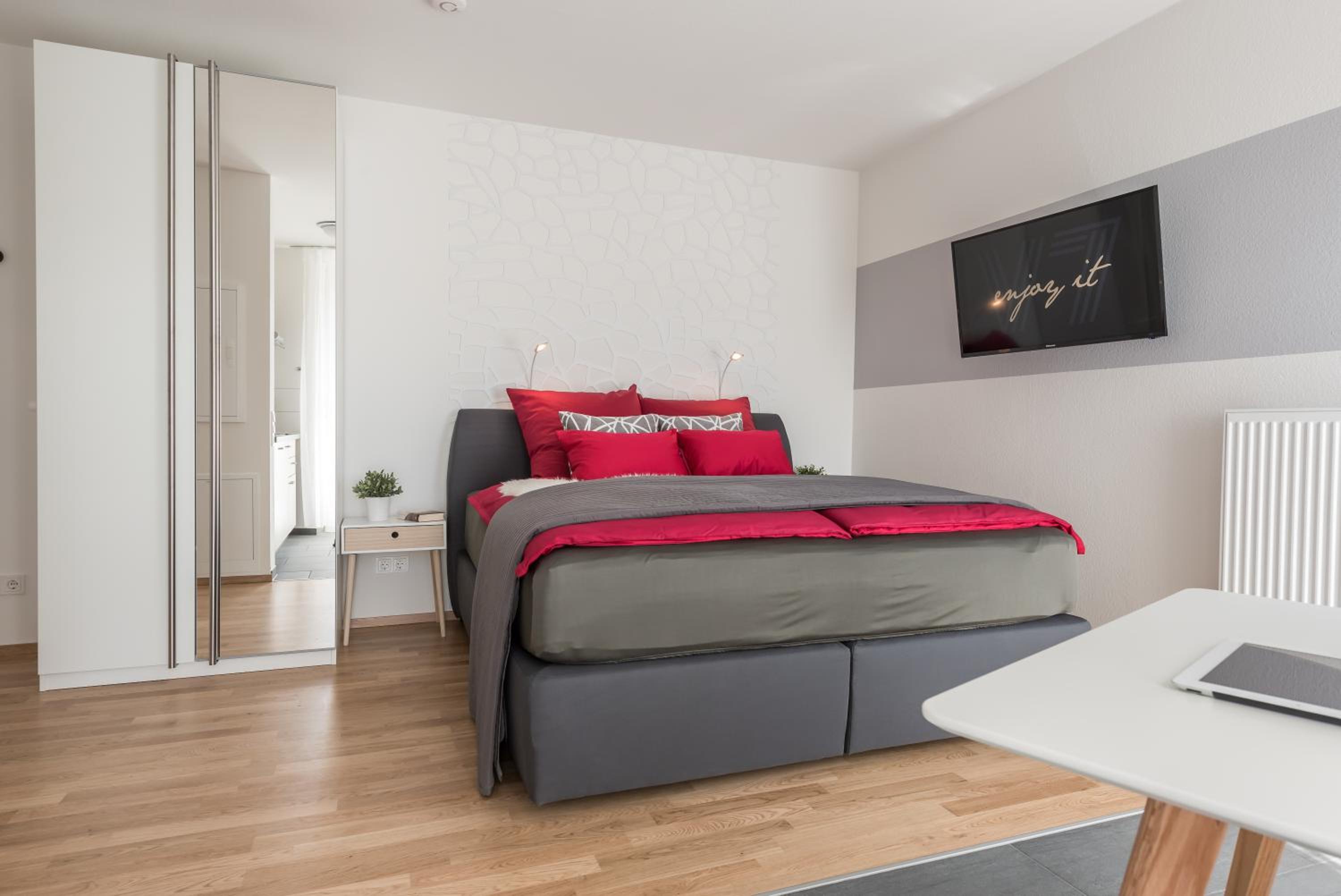 Studio Apartment - Photo 4