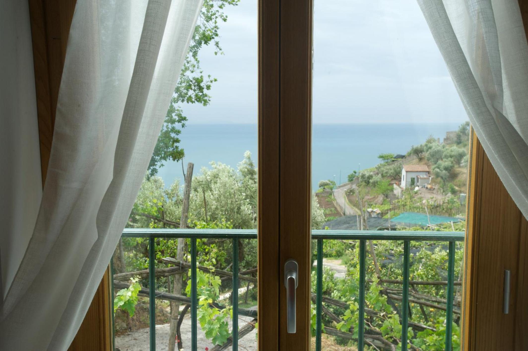 Deluxe Double Room with Sea View - Photo 2