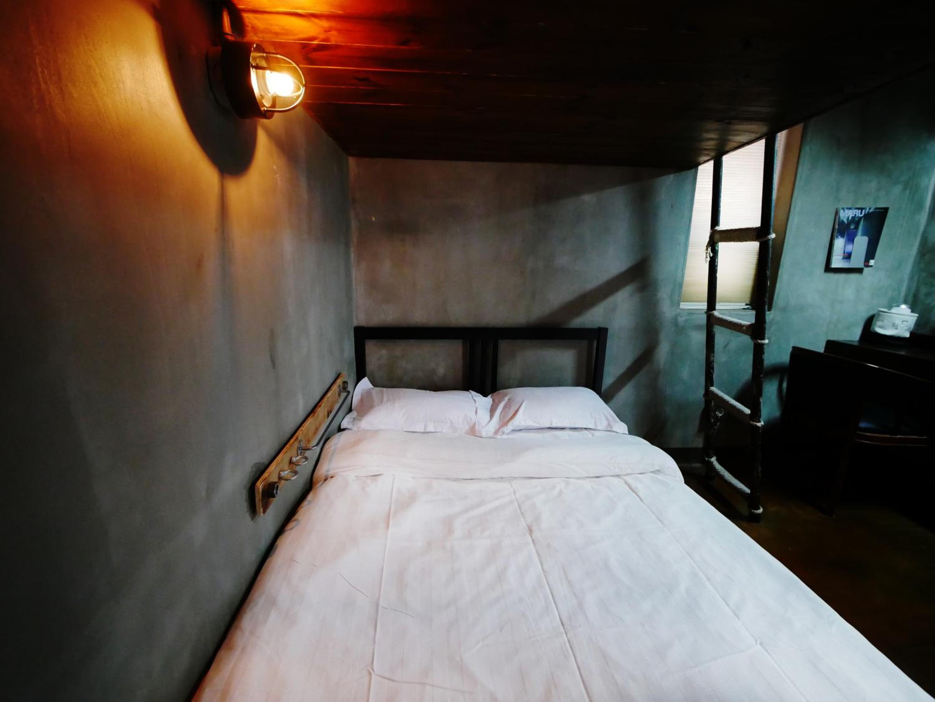 Twin Room with Shared Bathroom, photo 7