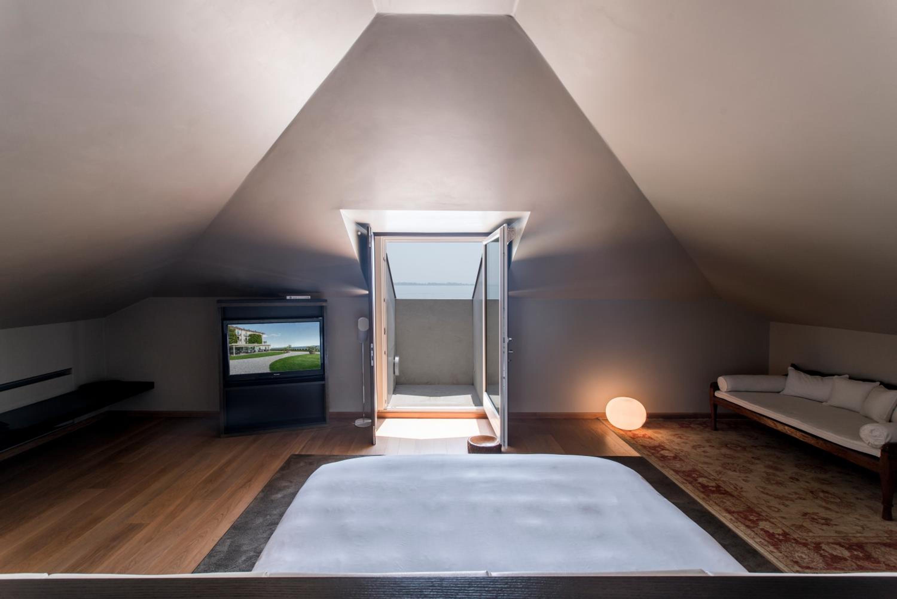 Loft - Photo 2
