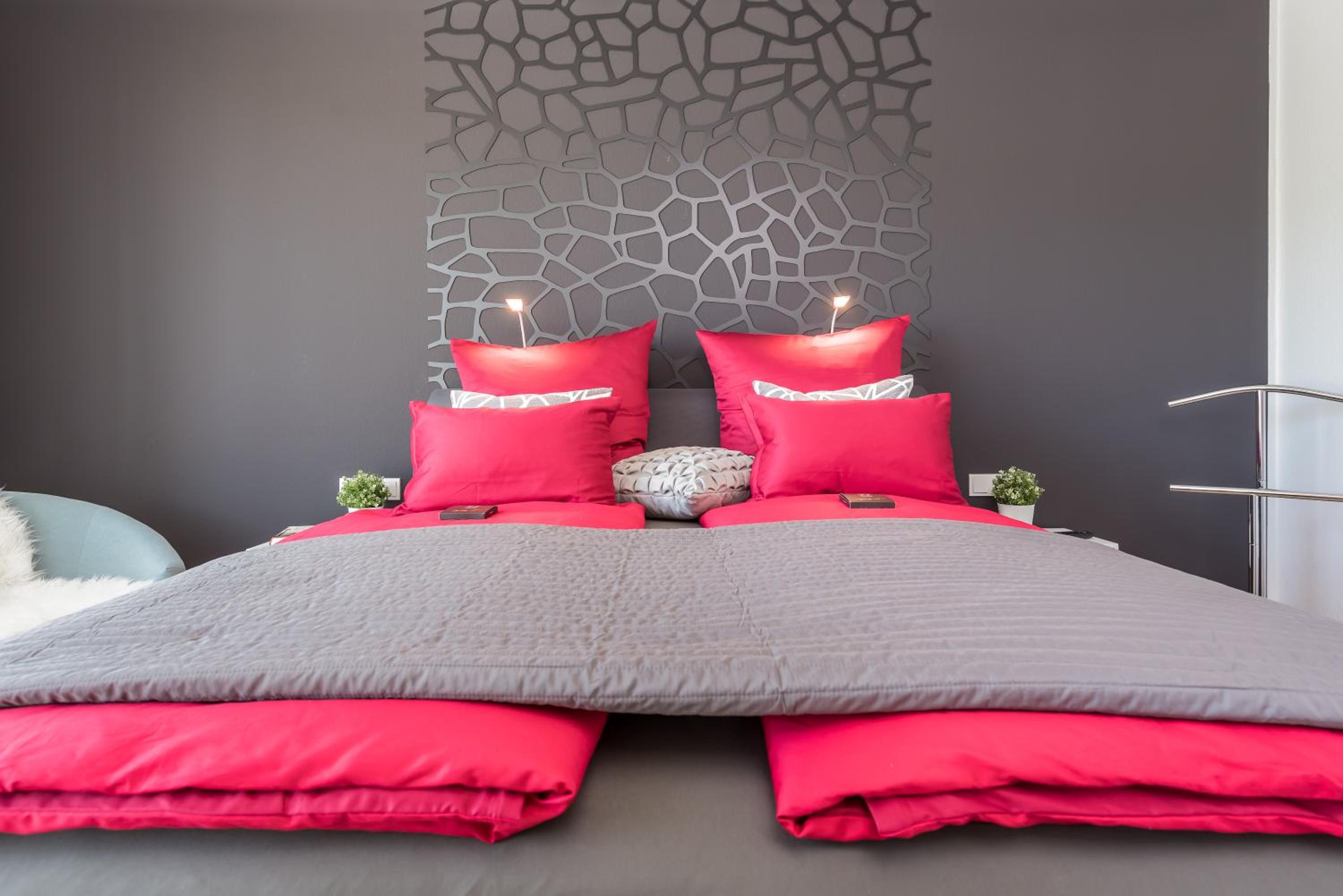 One-Bedroom Apartment - Photo 1