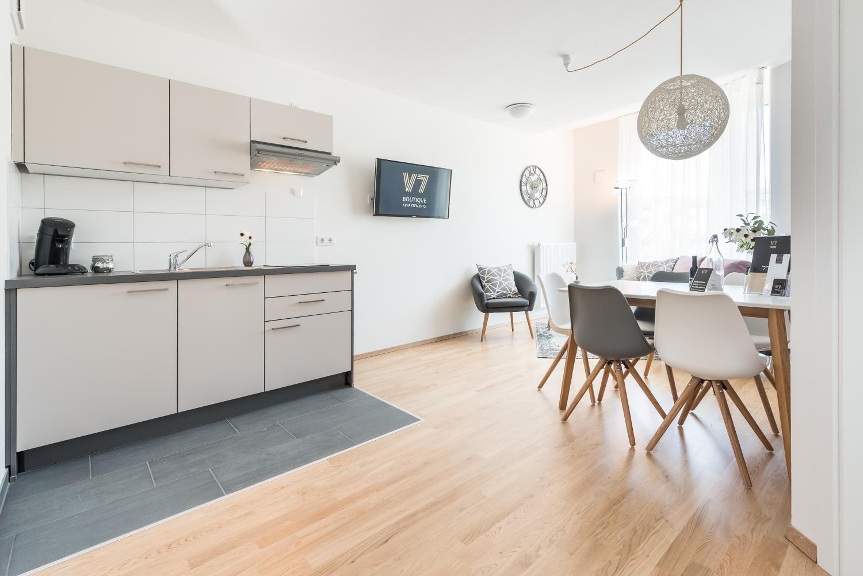 One-Bedroom Apartment - Photo 2