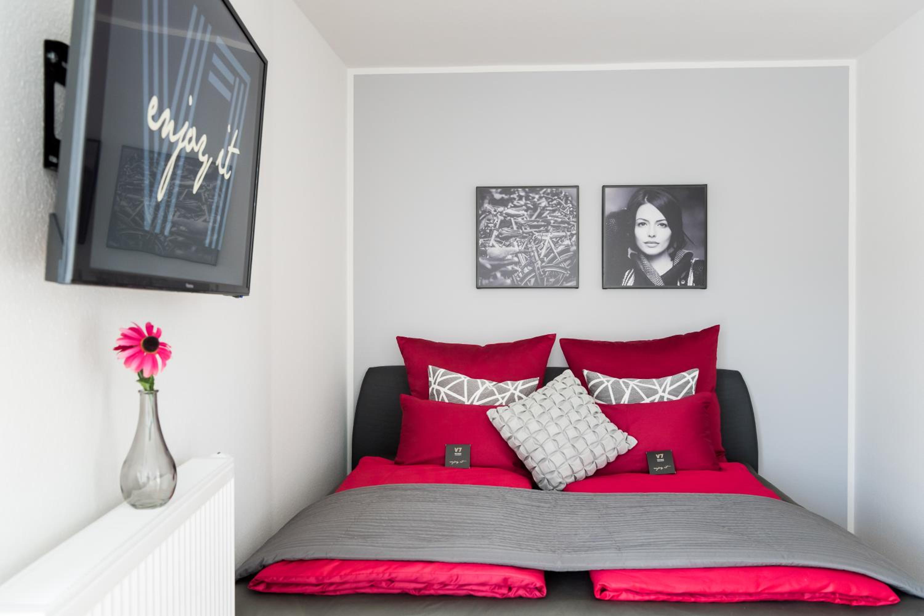 Two-Bedroom Apartment - Photo 6