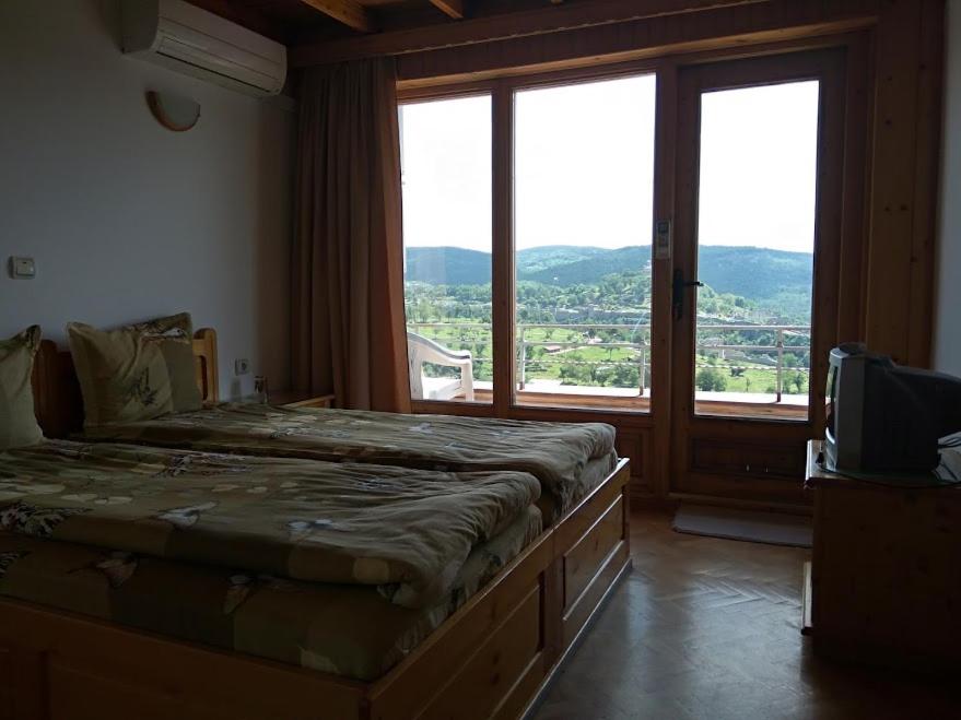 Double Room with Terrace and Detached Private Bathroom - Free Parking and Tsarevets View