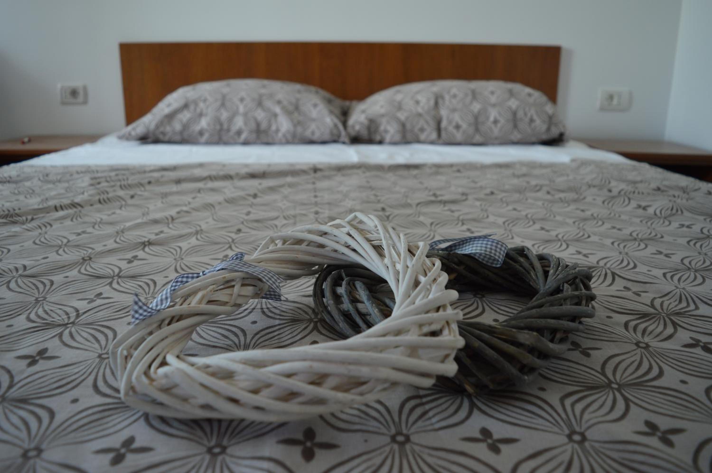 Large Double Room - Photo 1