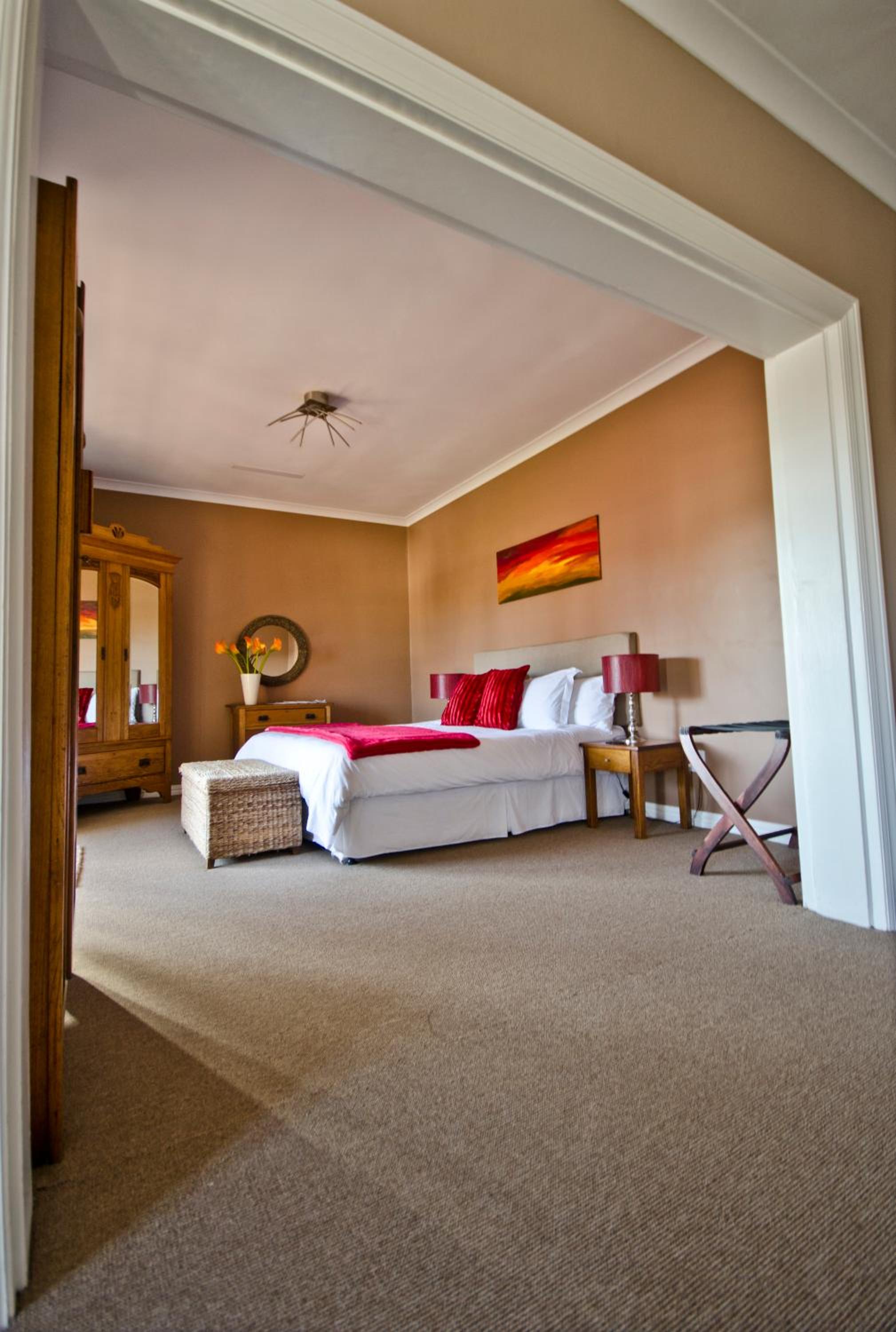 King Room with Balcony - Photo 4