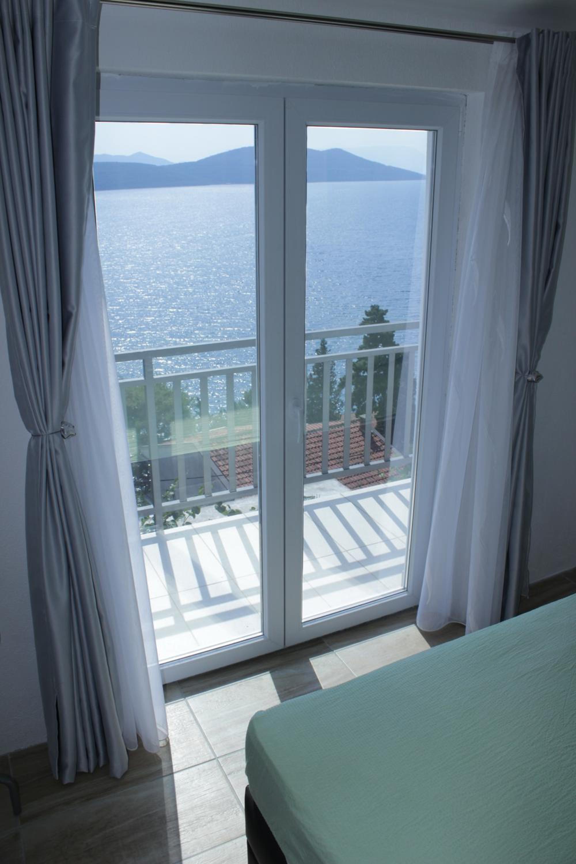 Deluxe Double or Twin Room with Sea View photo 2