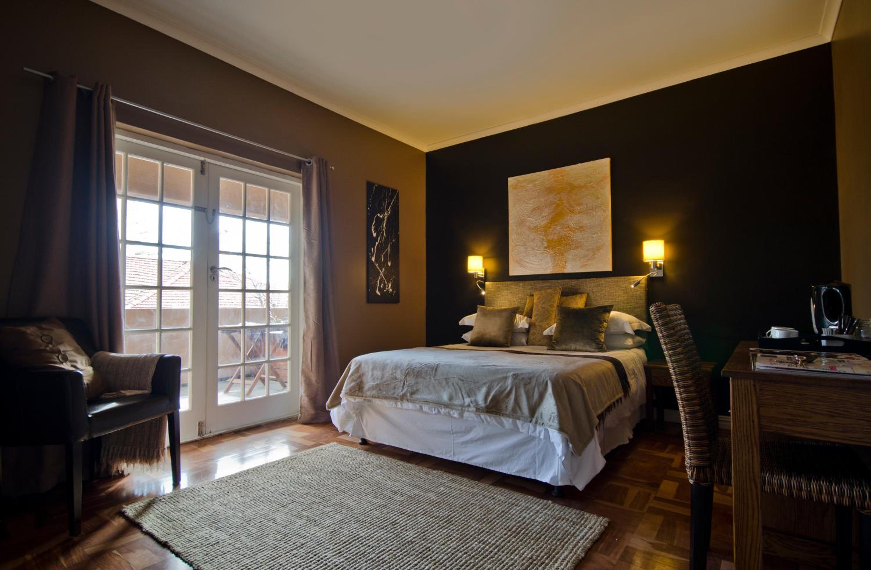 Double Room with Balcony - Photo 3
