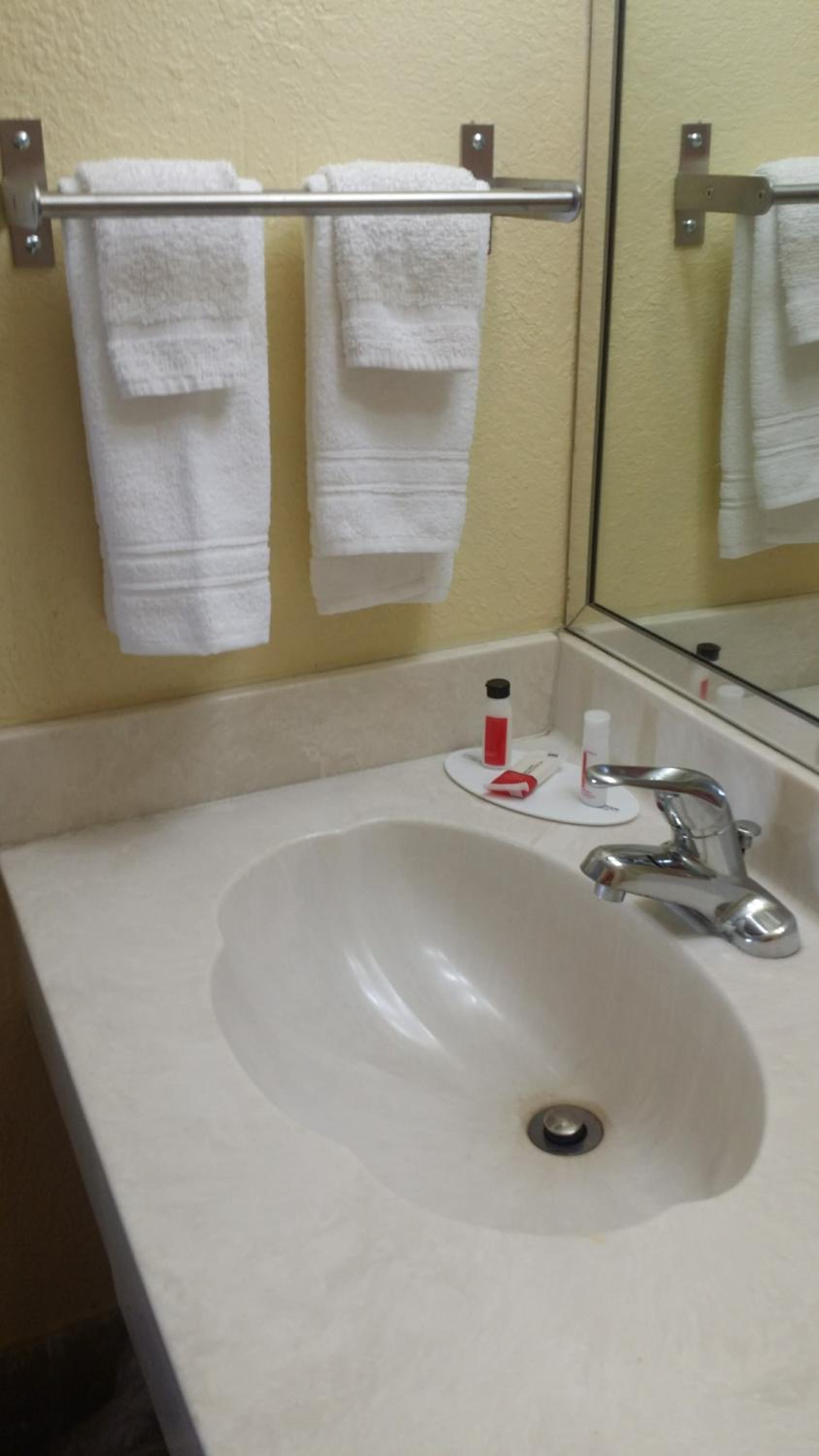 King Room - Non-Smoking - Photo 9
