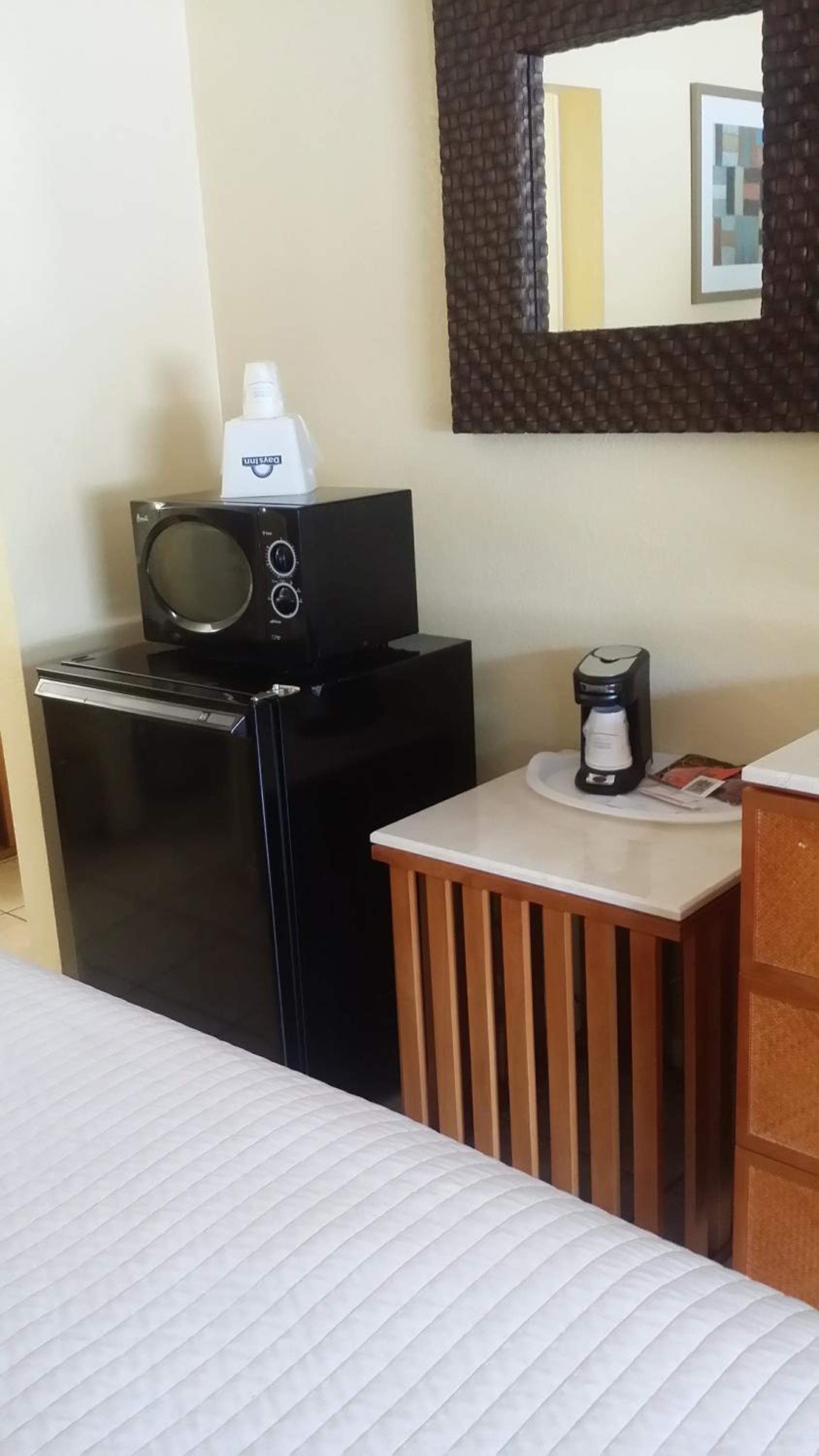King Room - Non-Smoking - Photo 5
