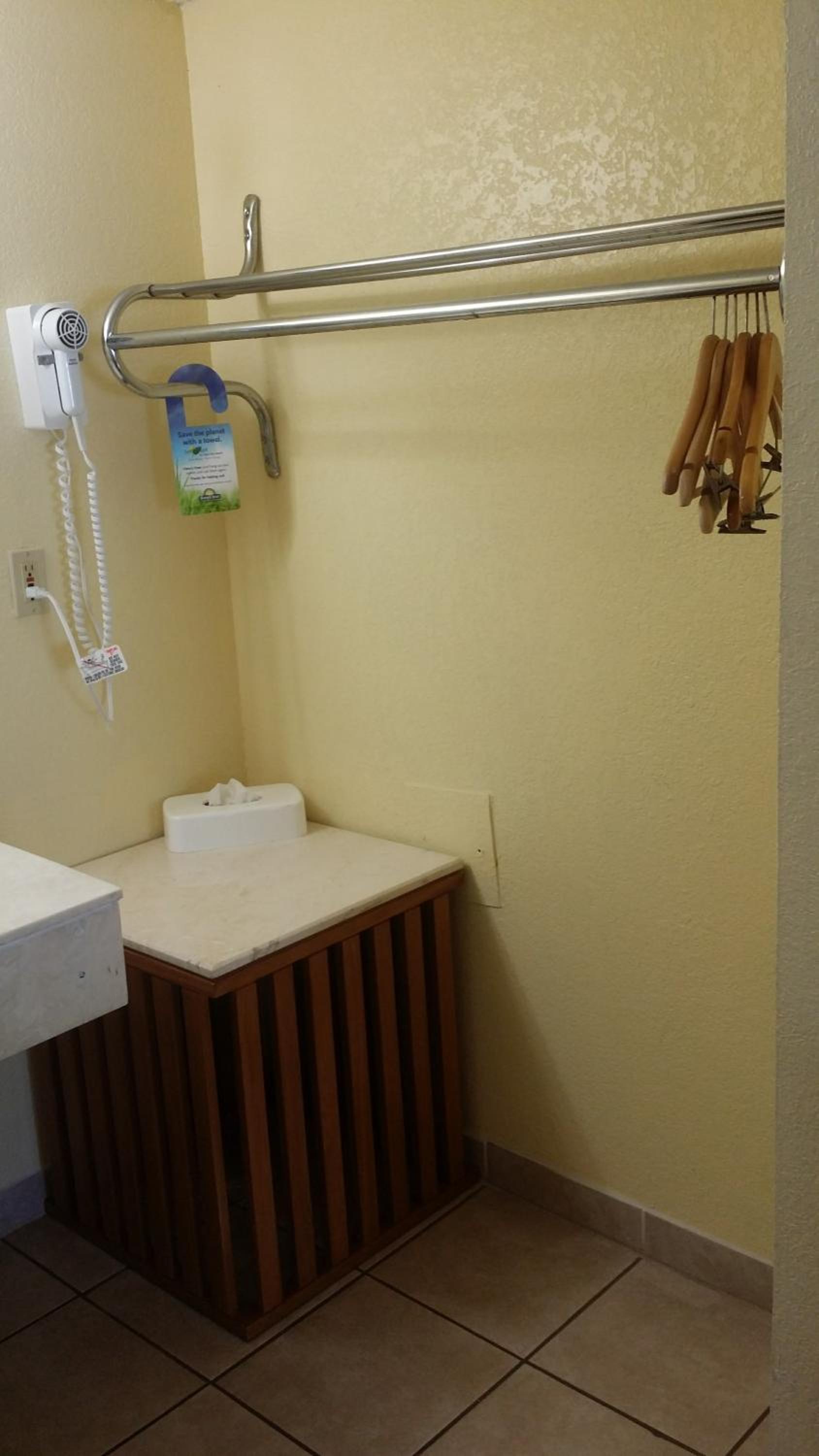 King Room - Non-Smoking - Photo 3