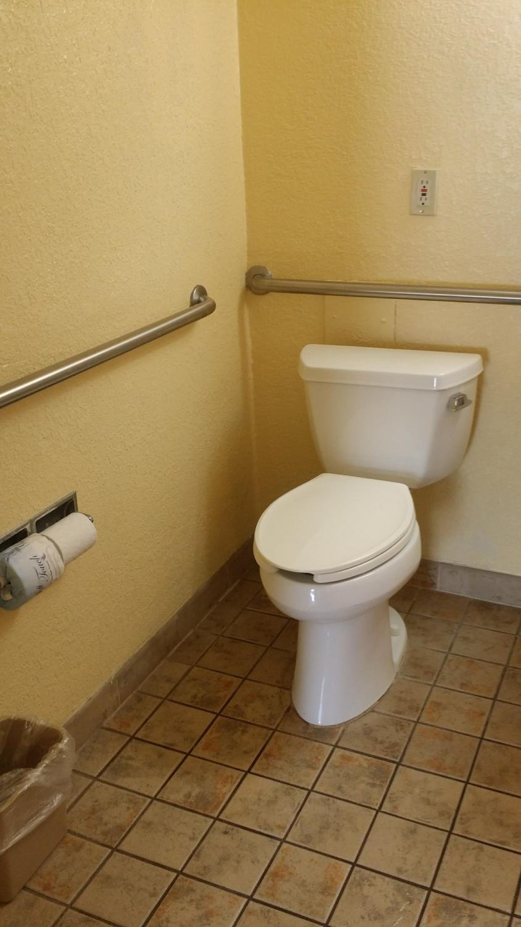 Queen Room - Mobility Access/Non-Smoking - Photo 3
