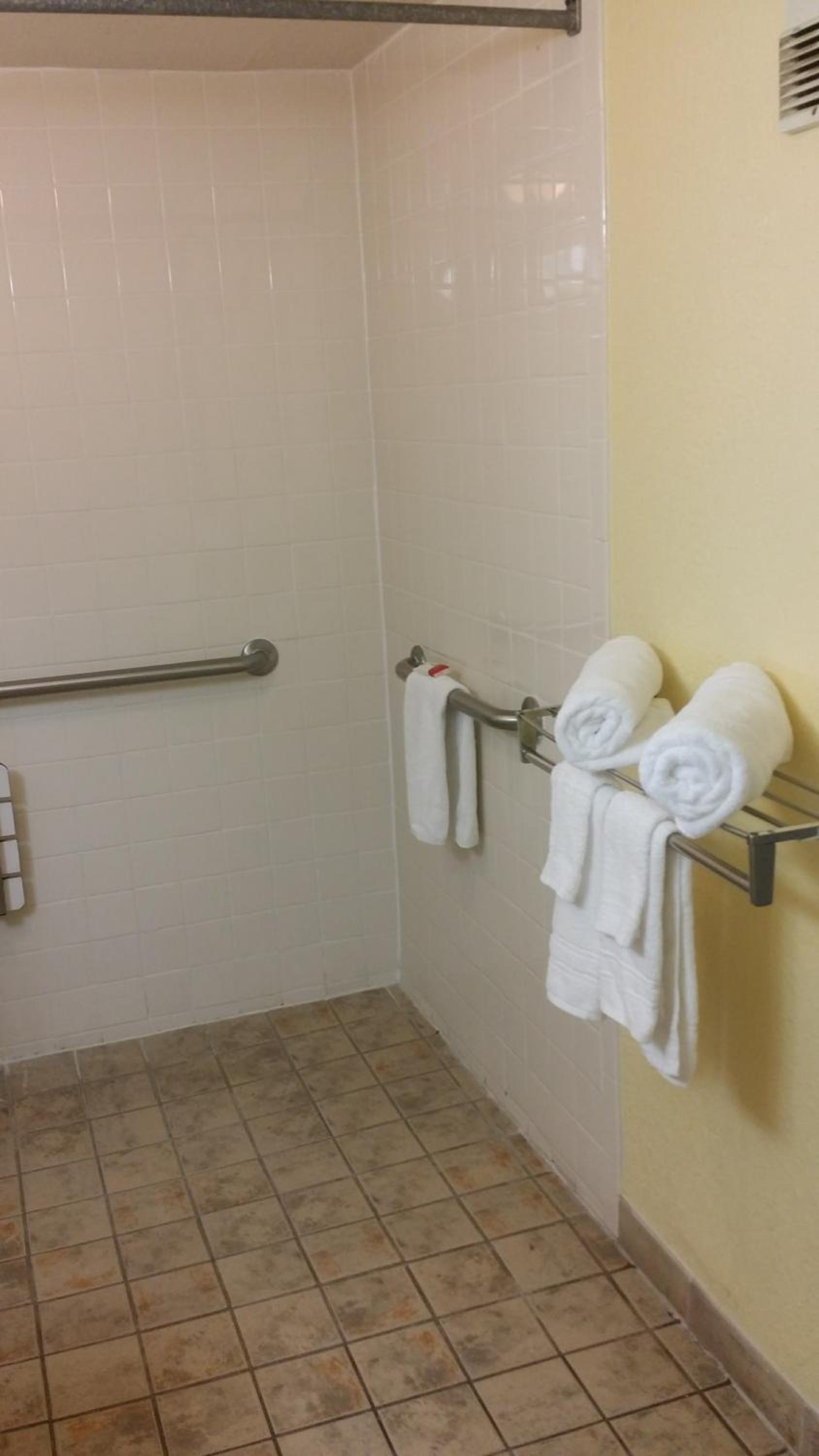 Queen Room - Mobility Access/Non-Smoking - Photo 10