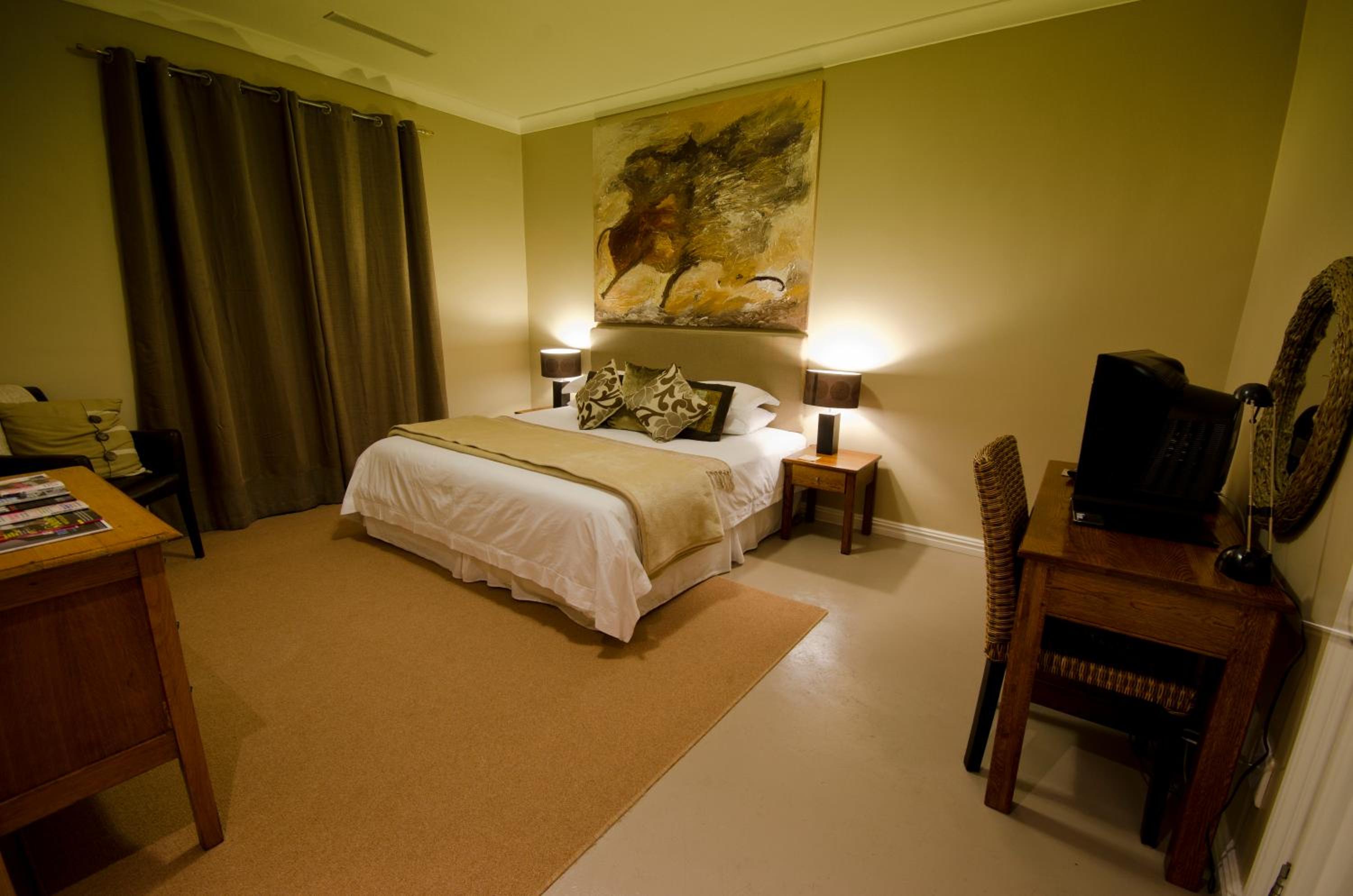 Standard King Room - Photo 2