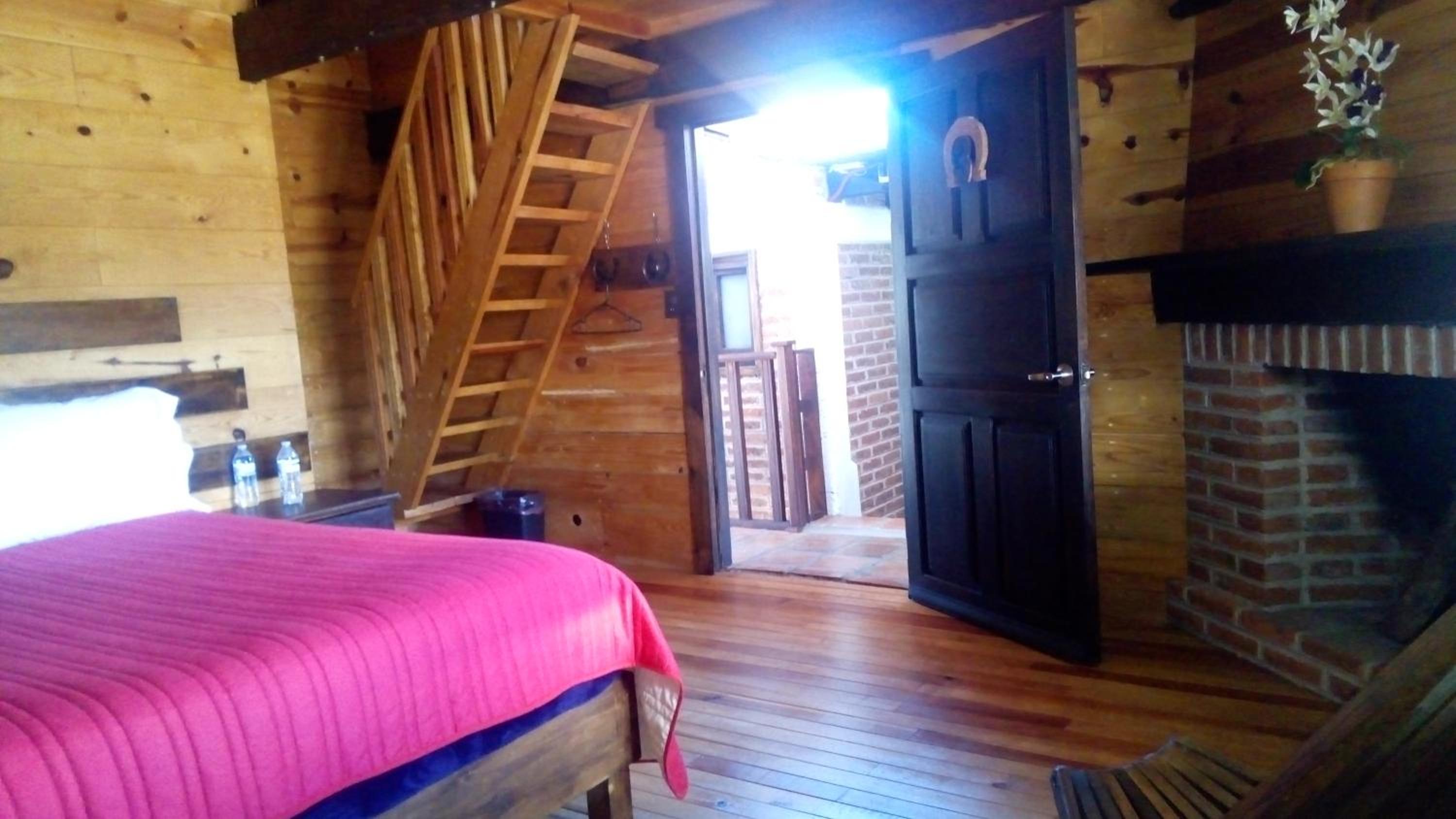 Twin Room - Photo 10