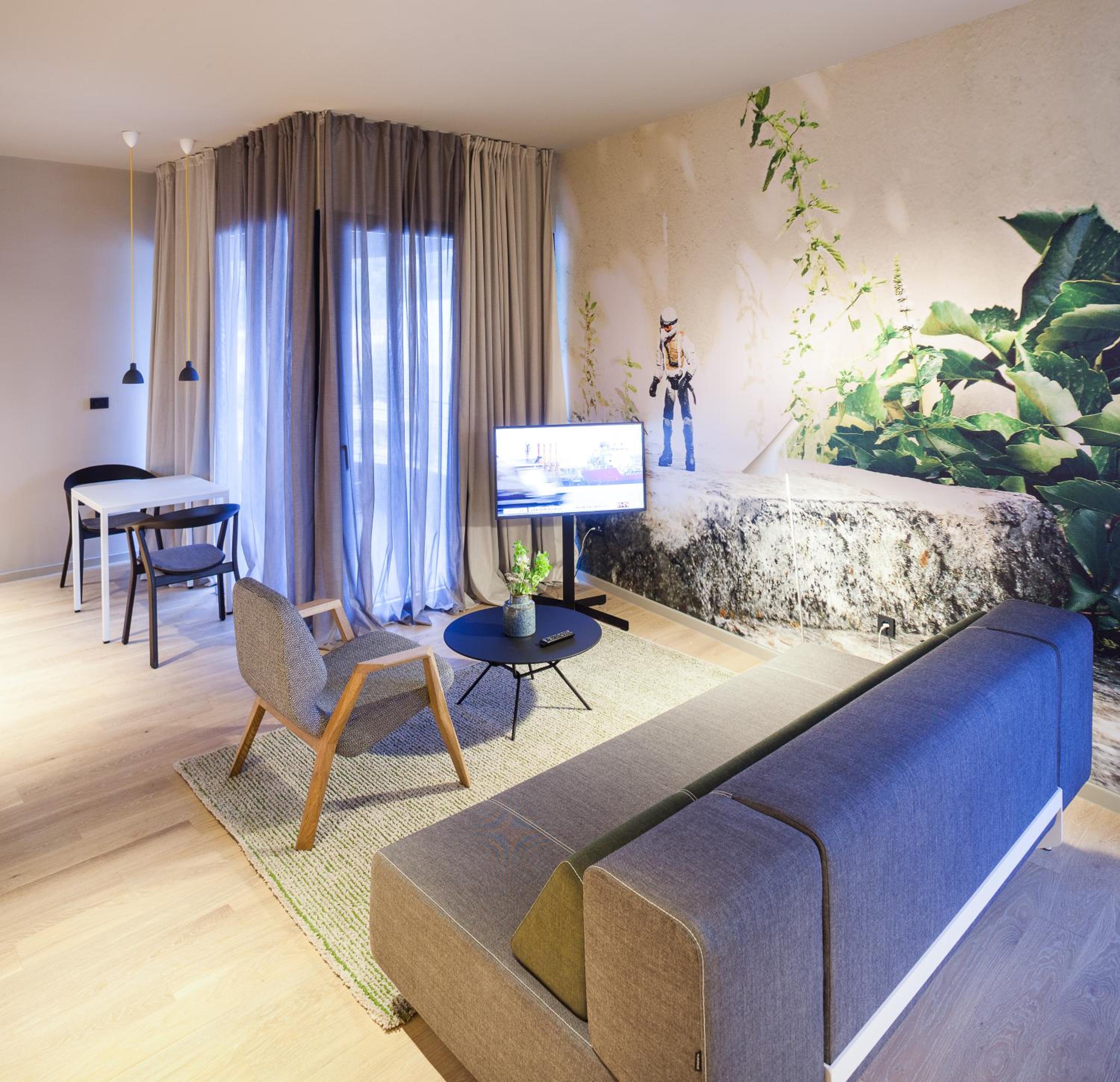 Deluxe Studio mit Balkon