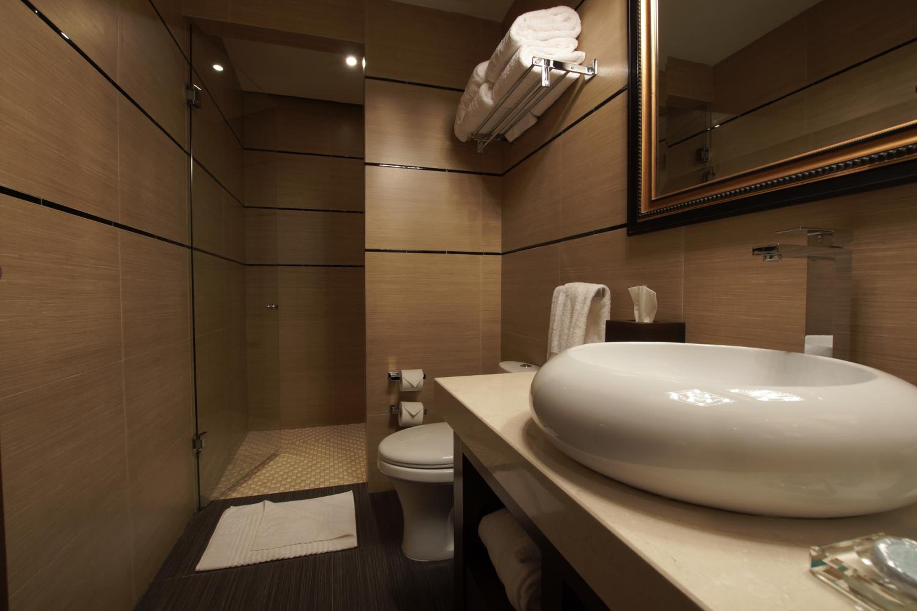Deluxe Suite with Balcony - Pilar - Photo 2
