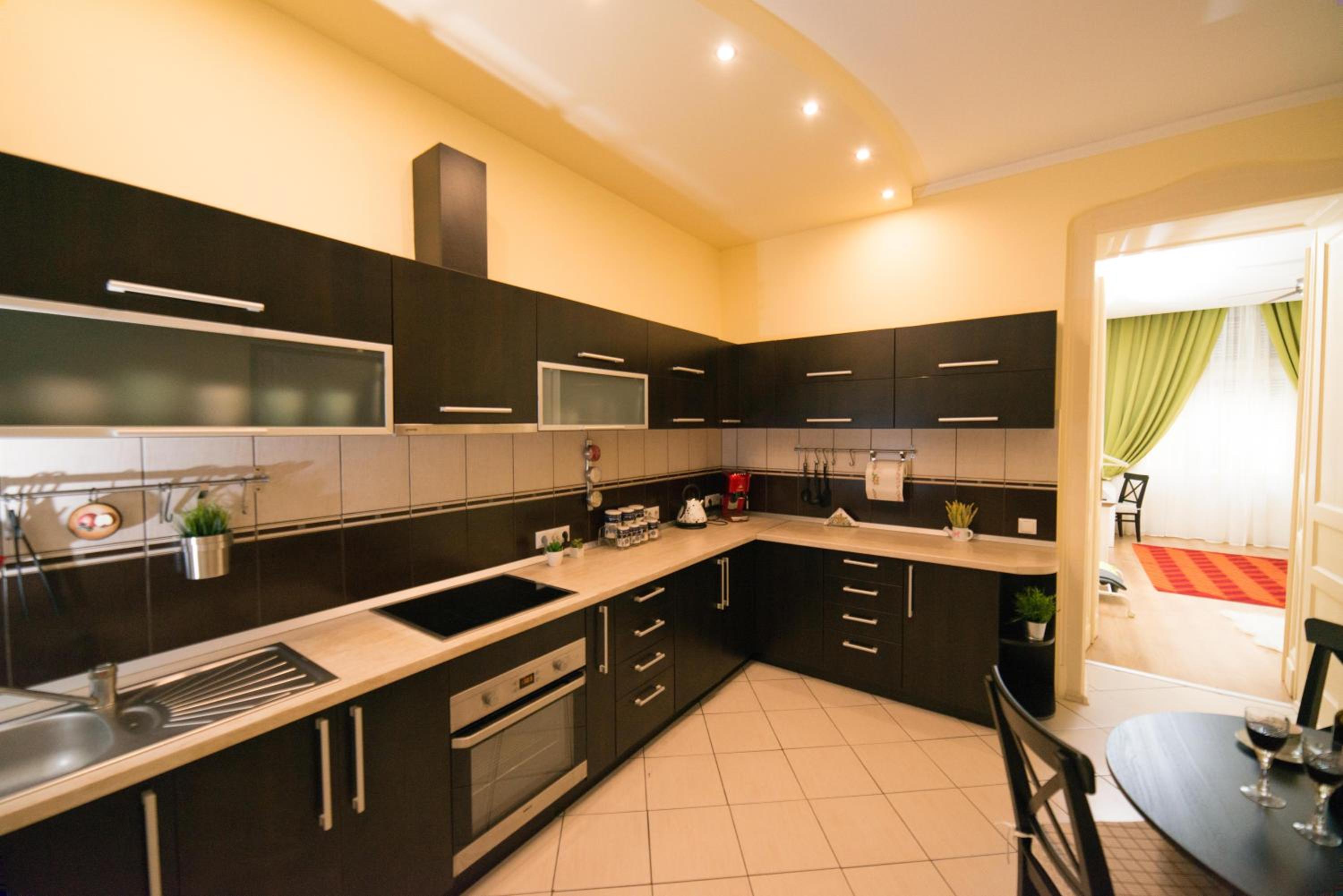 Apartment with Balcony - Photo 24
