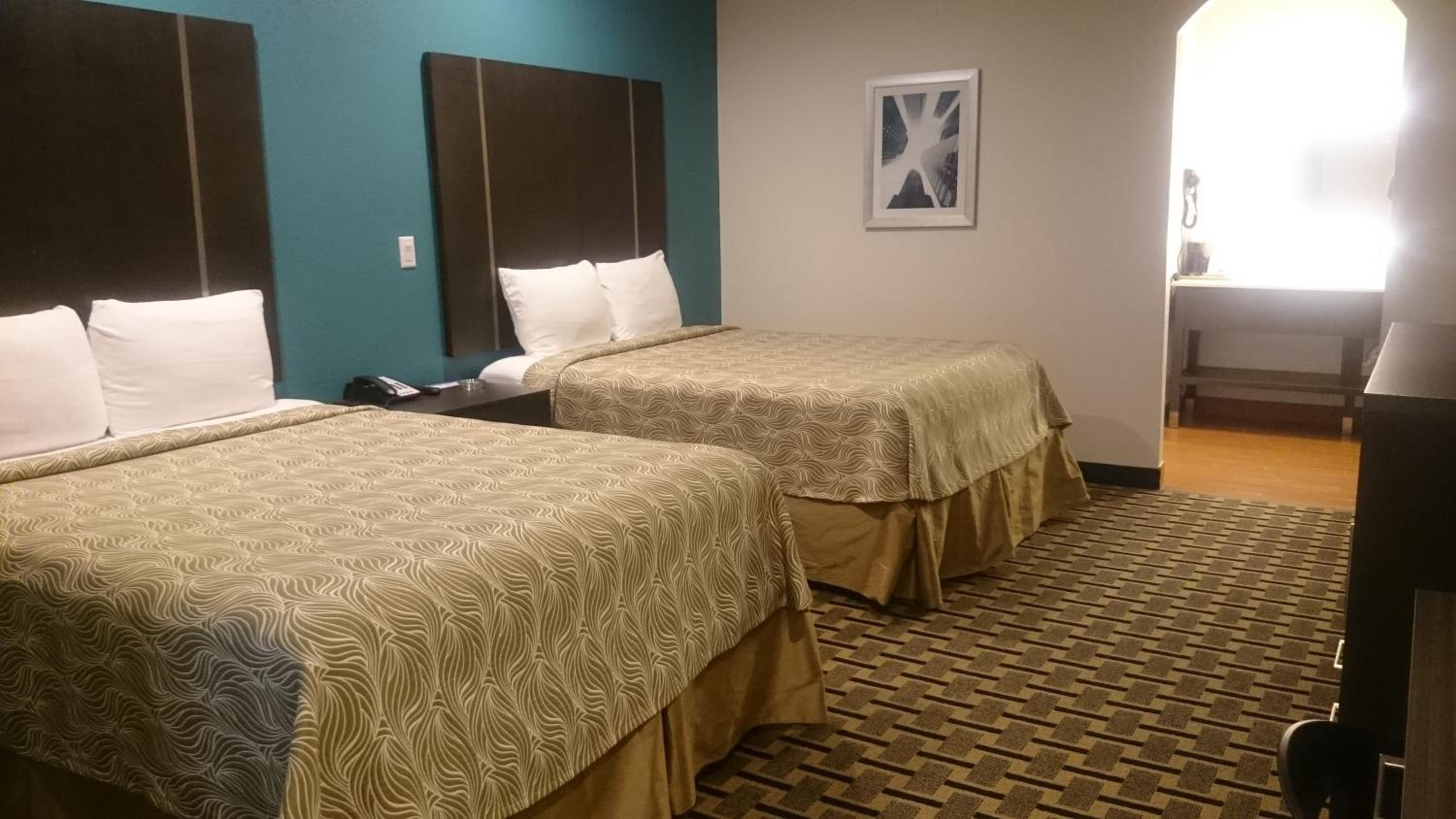 Queen Room with Two Queen Beds - Smoking