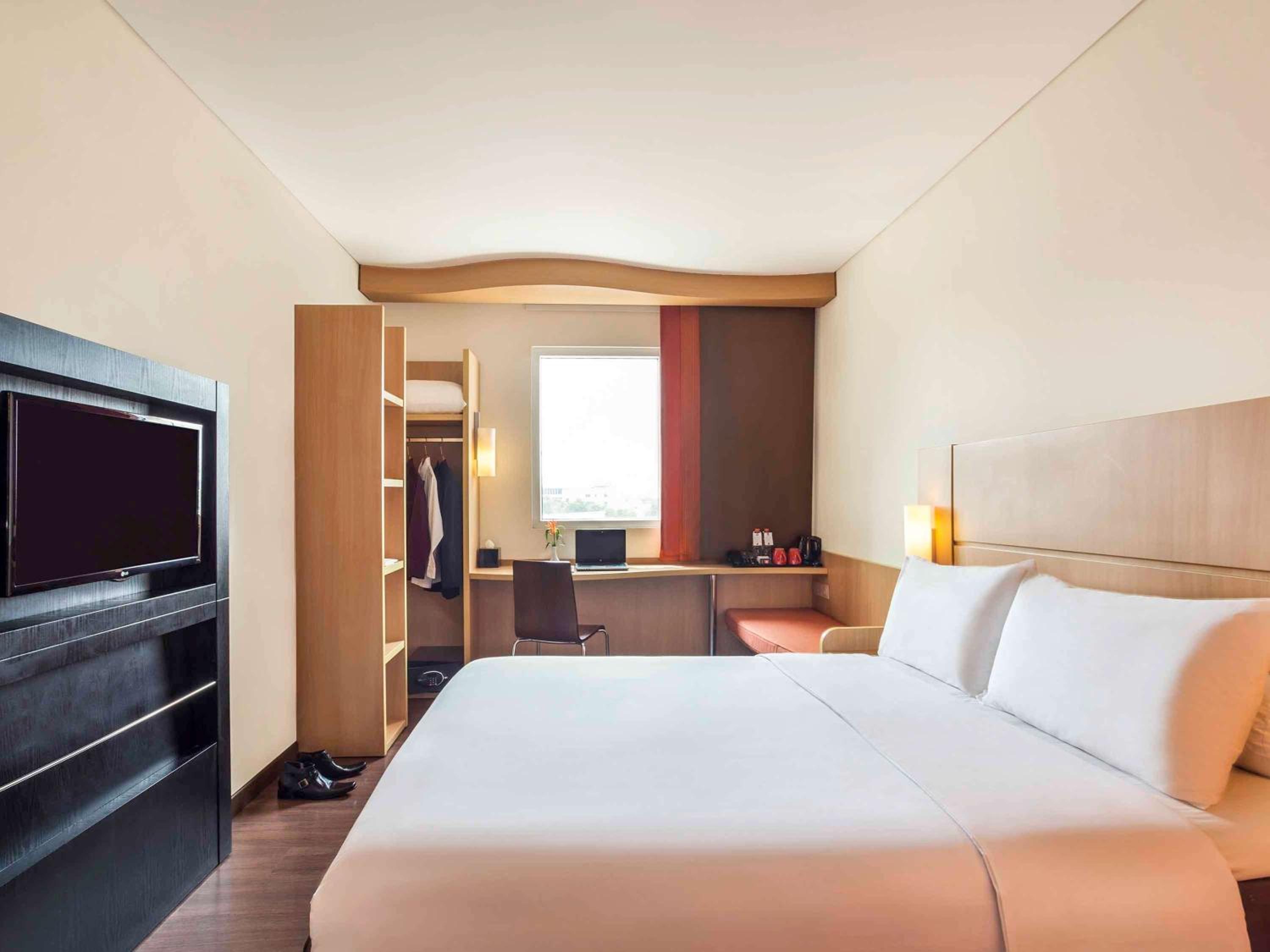 Standard Double Bed with City View photo 3