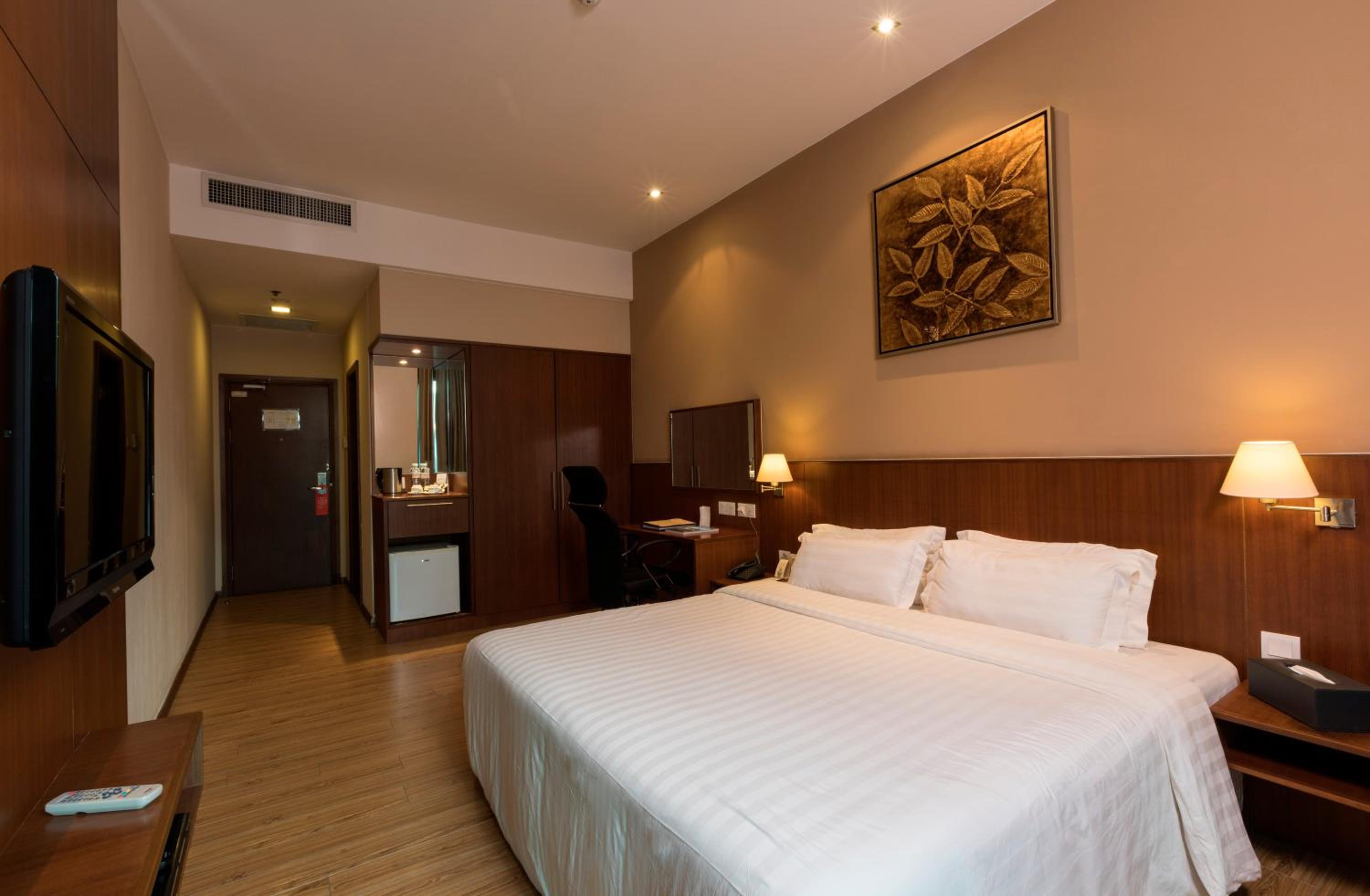 Standard Queen Room