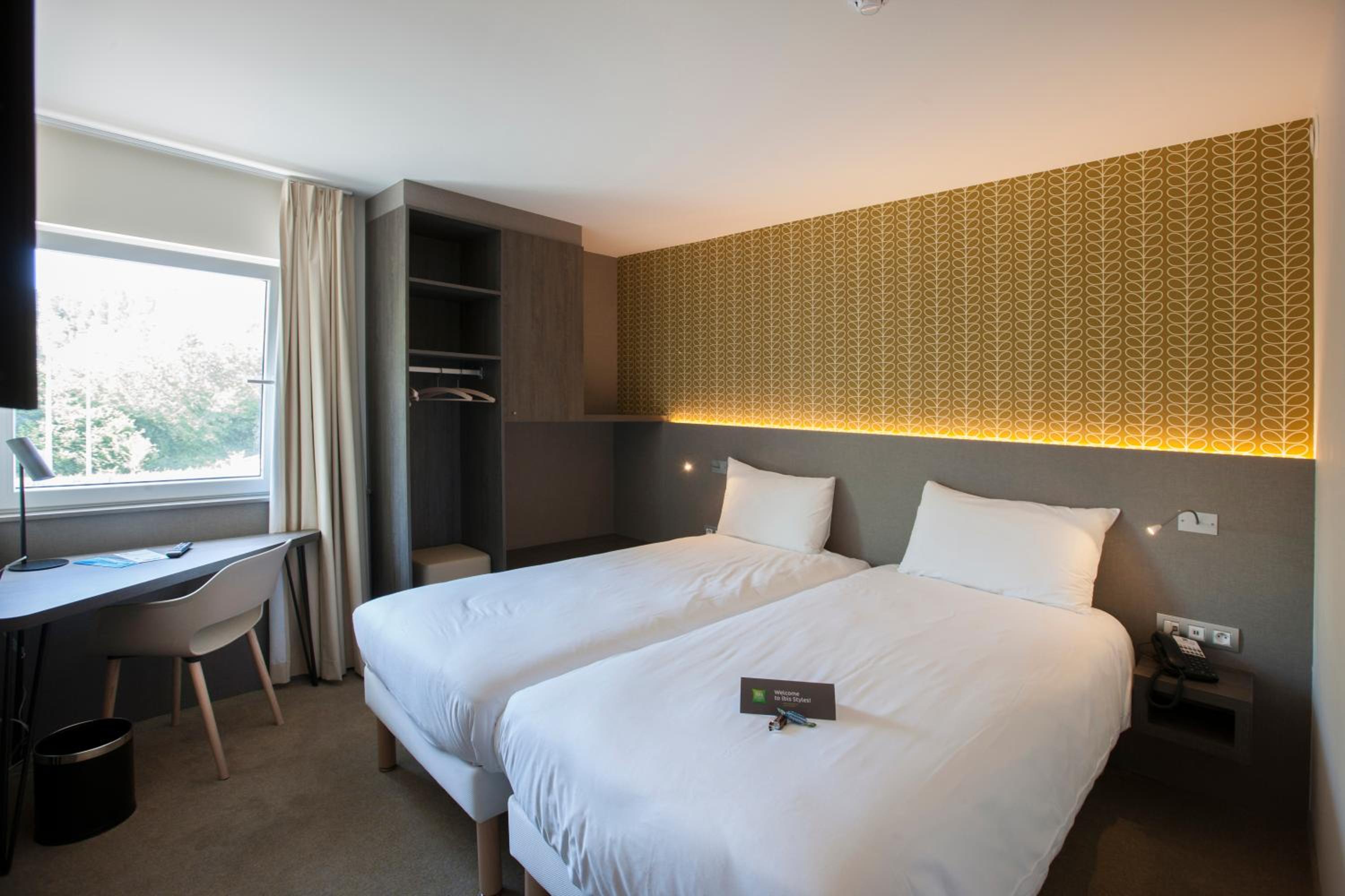 Standard Room with Two Single Beds - Photo 1