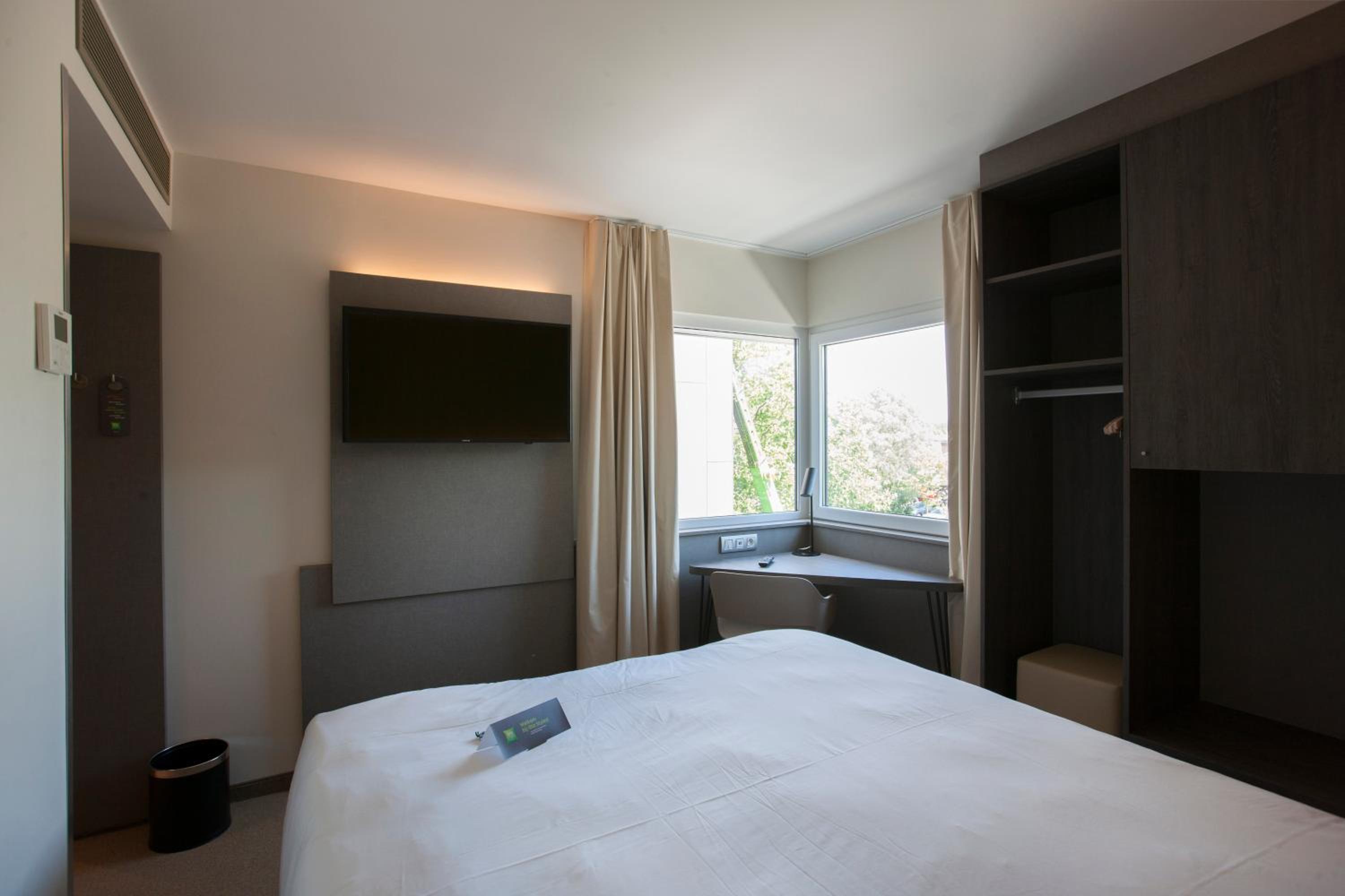 Standard Double Room - Photo 3