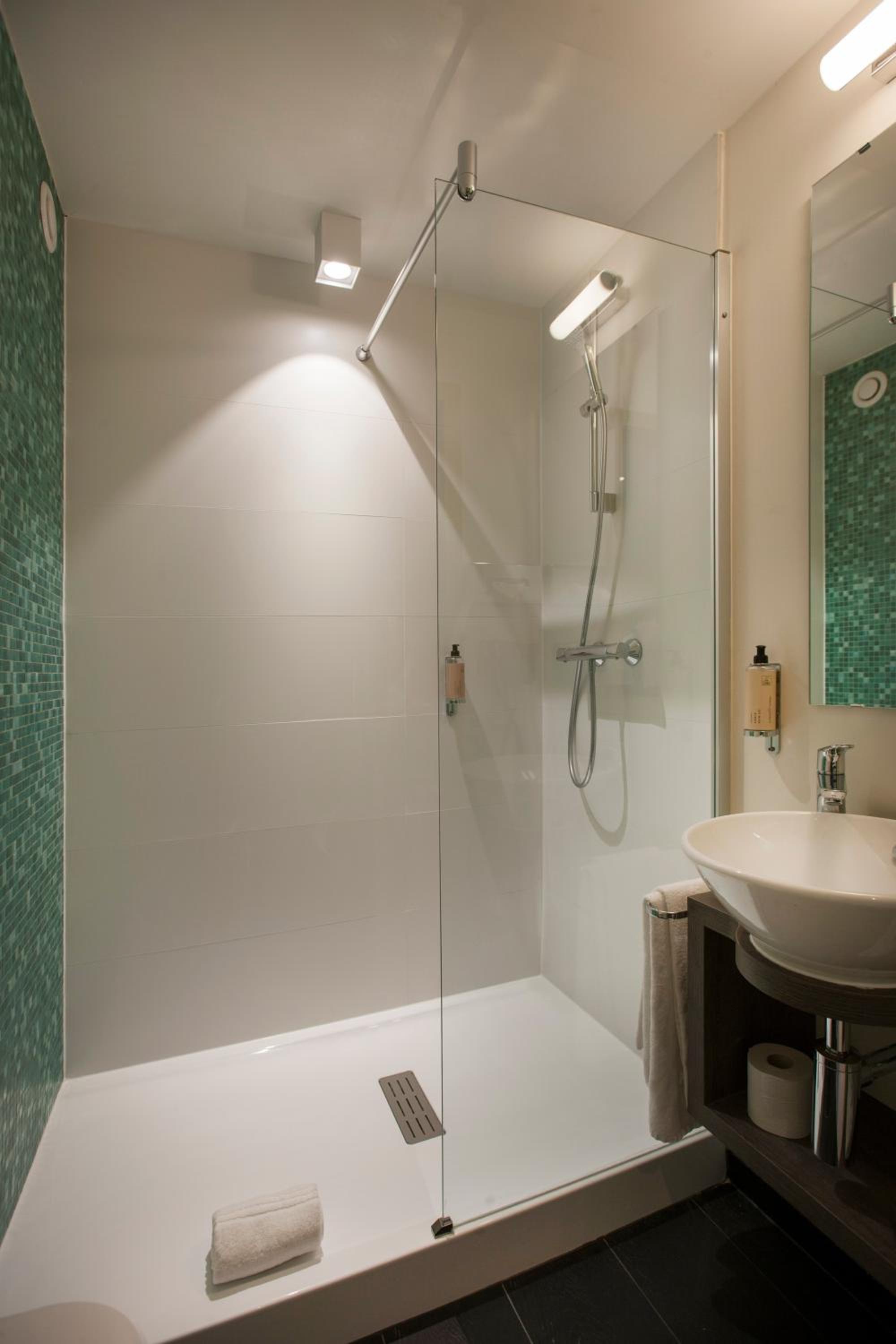 Standard Double Room - Photo 6