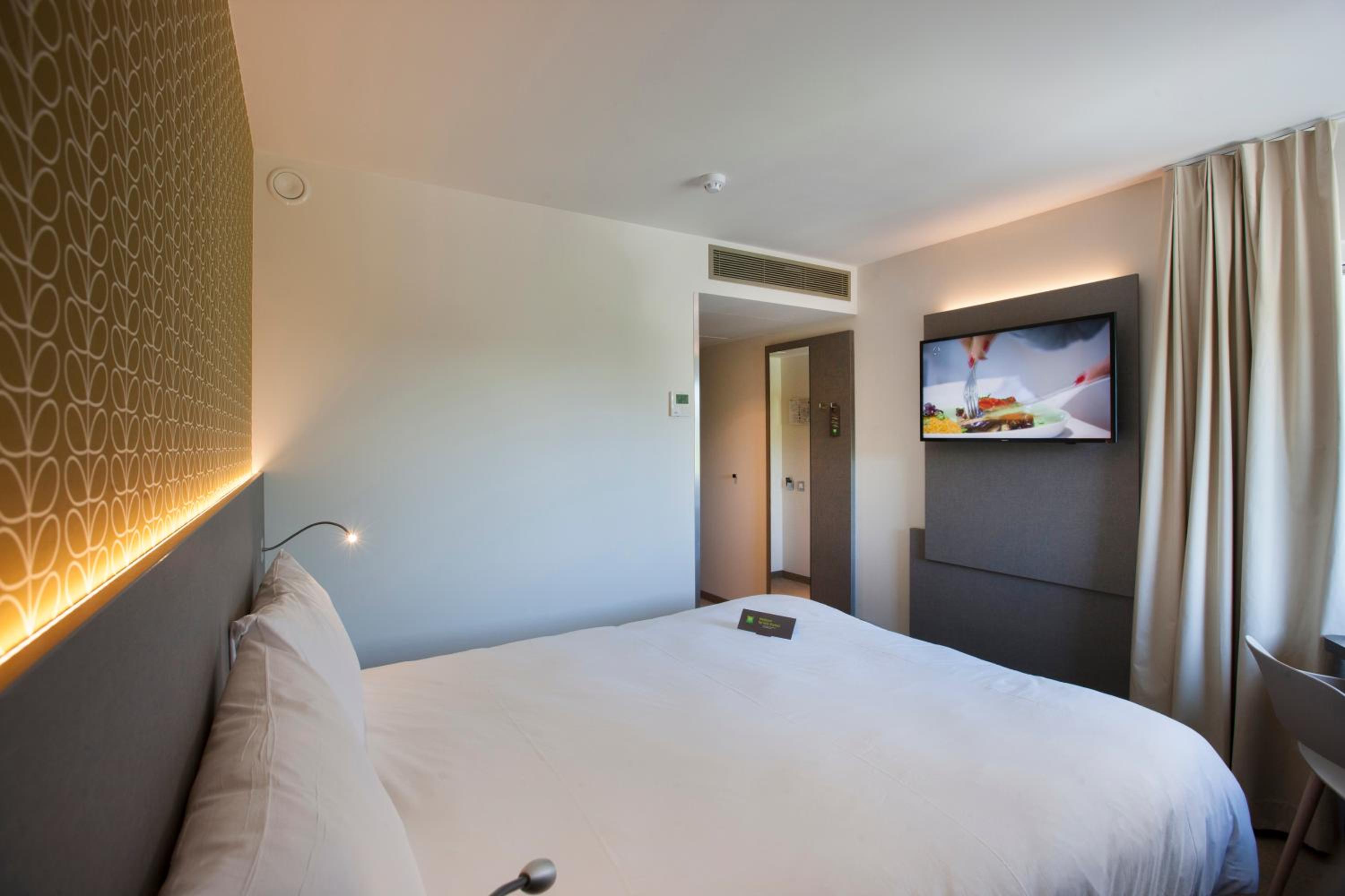 Standard Double Room - Photo 13