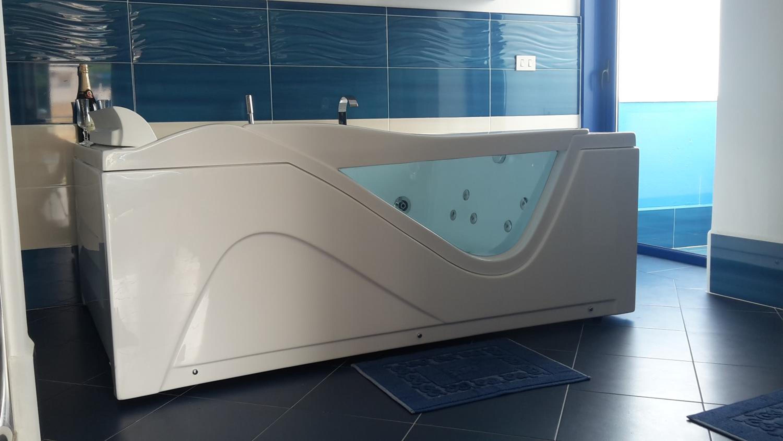 Double Room with Hot Tub and Sea View photo 3