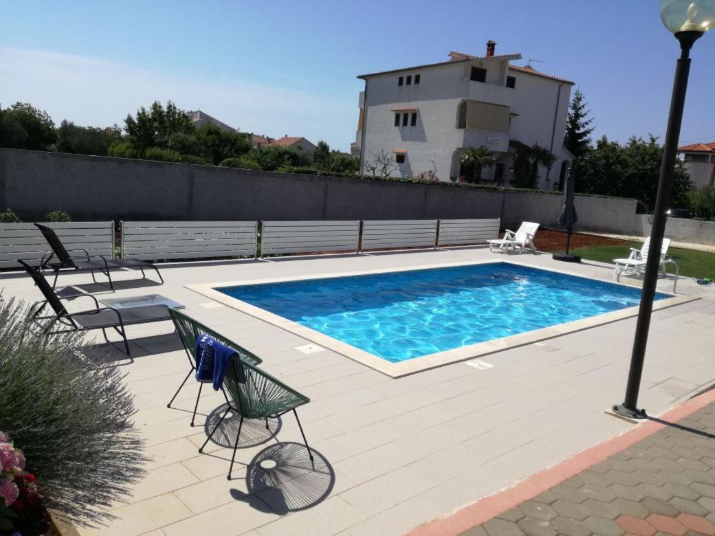 Apartment with Pool View 