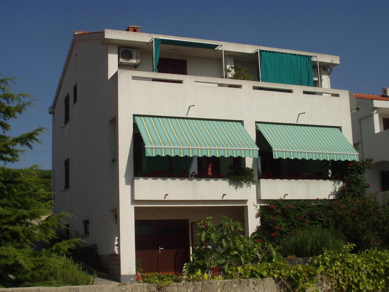 Apartment with Garden View