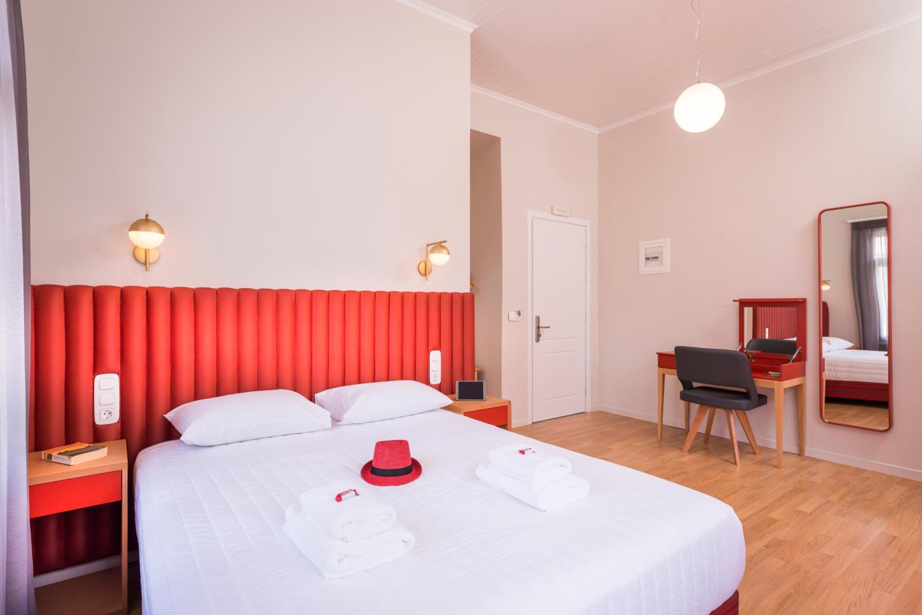 Junior Suite with Balcony - Photo 7