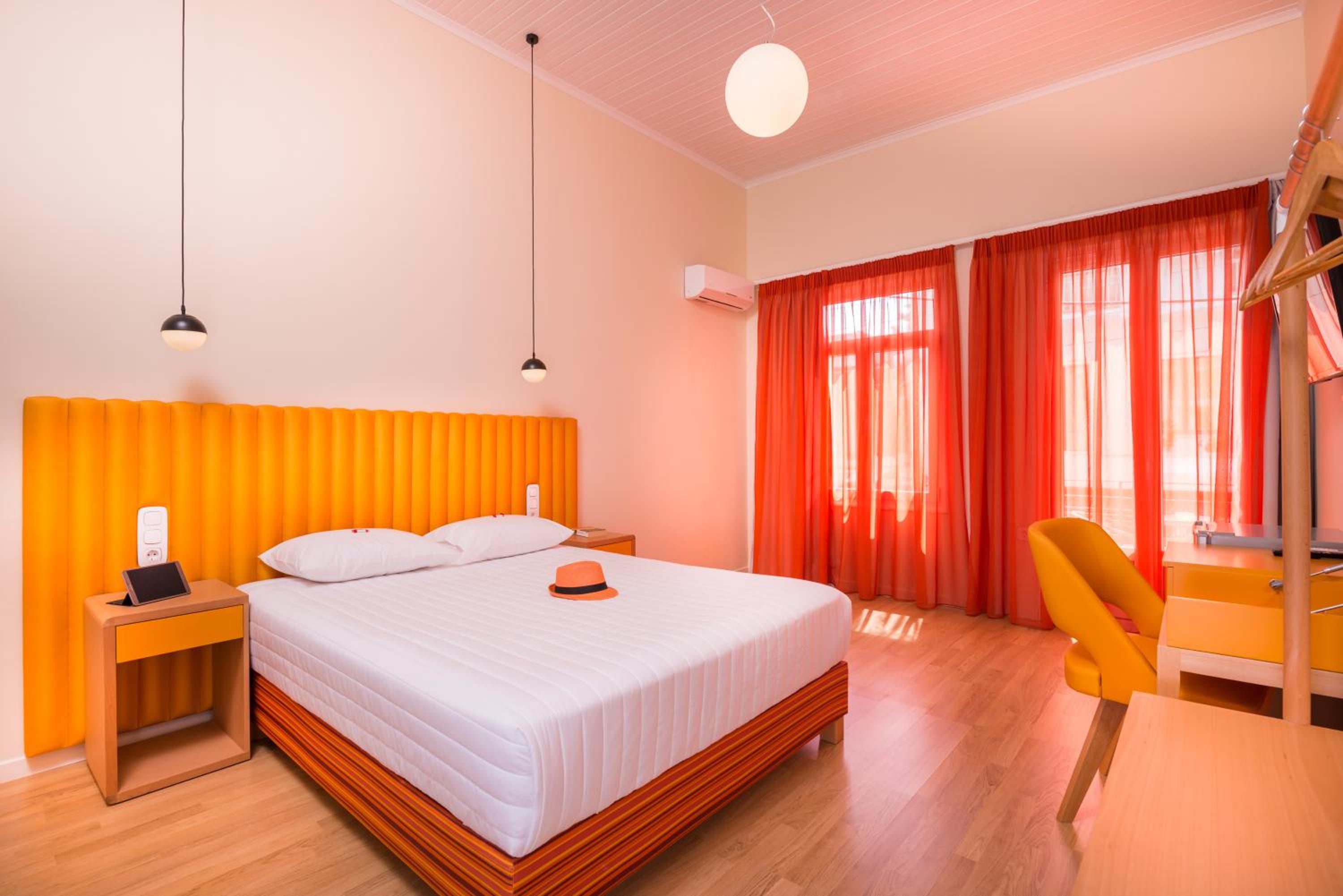 Junior Suite with Balcony - Photo 5
