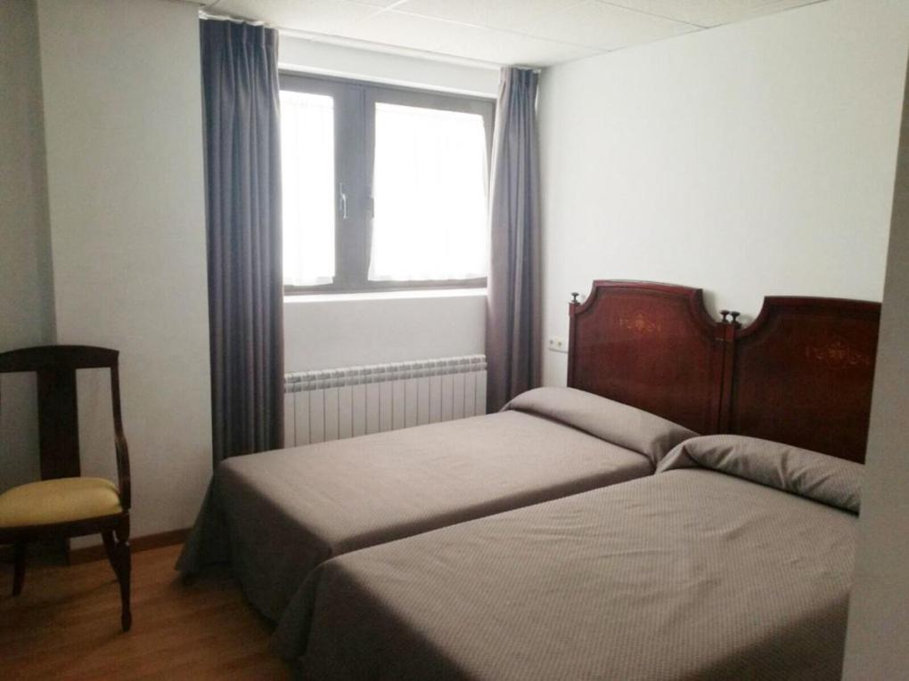 Twin Room - Photo 2