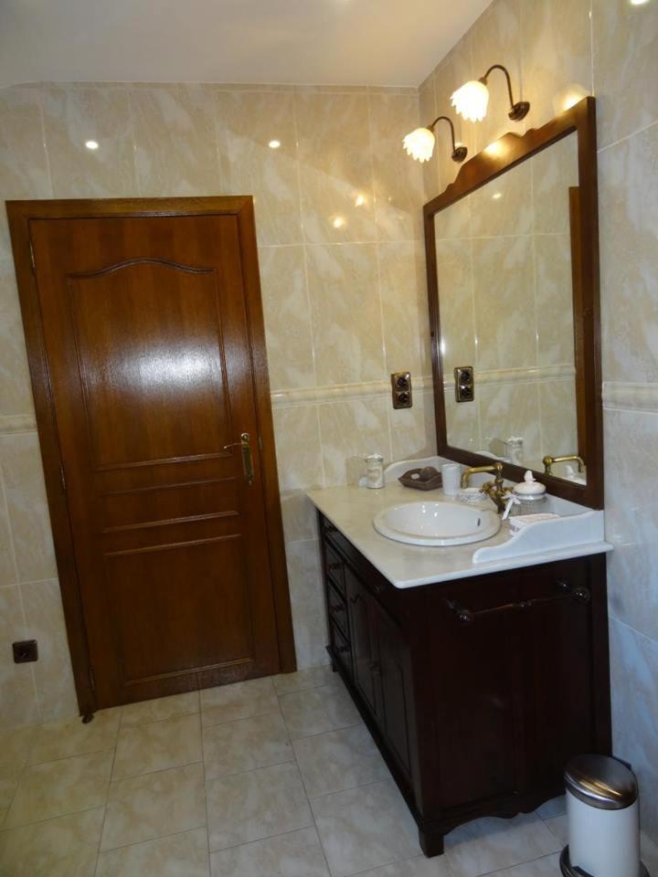Double Room with Private Bathroom - Photo 2